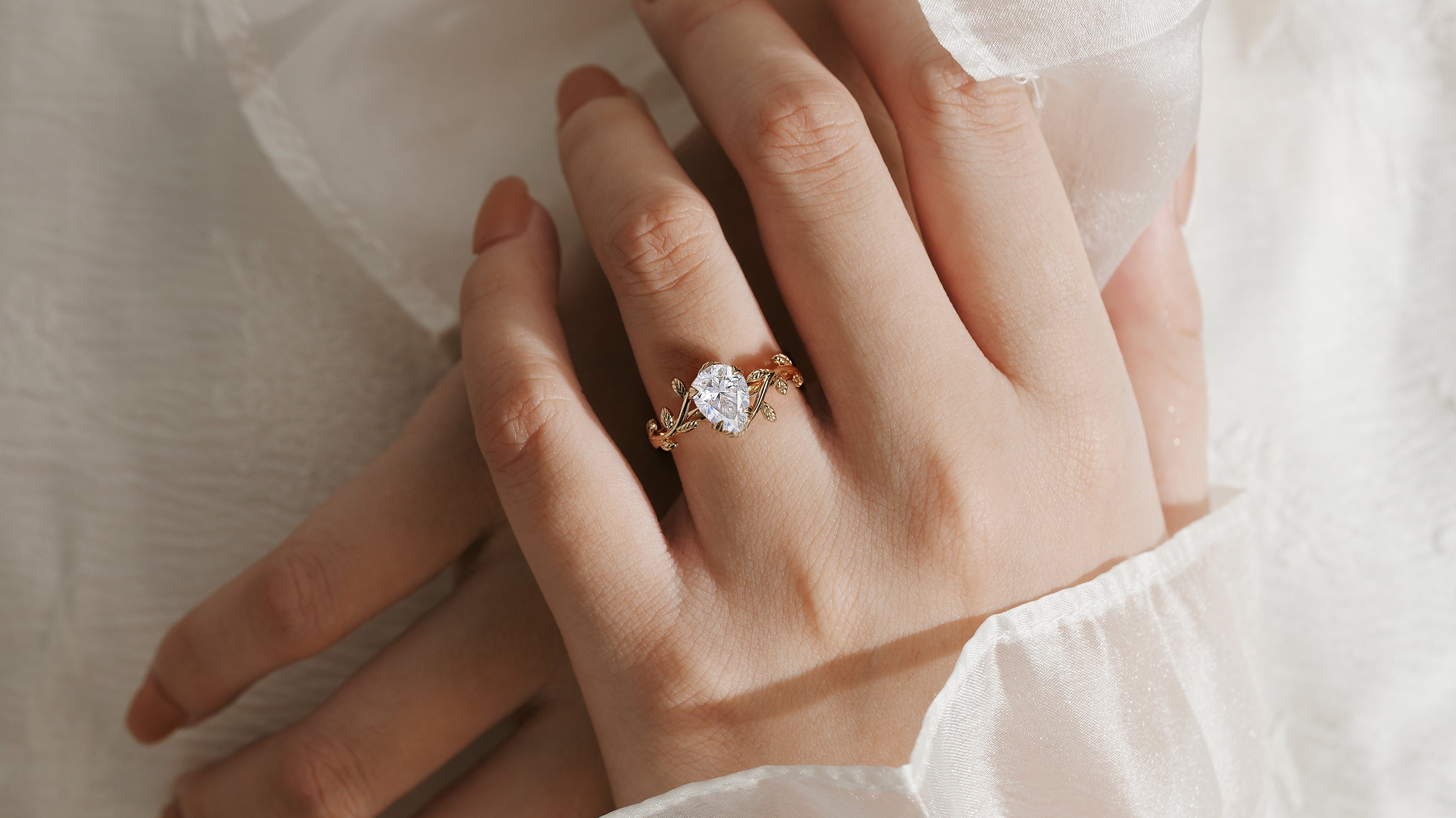 Leaf-Inspired Engagement Rings: Bringing Nature's Beauty to Your Hand