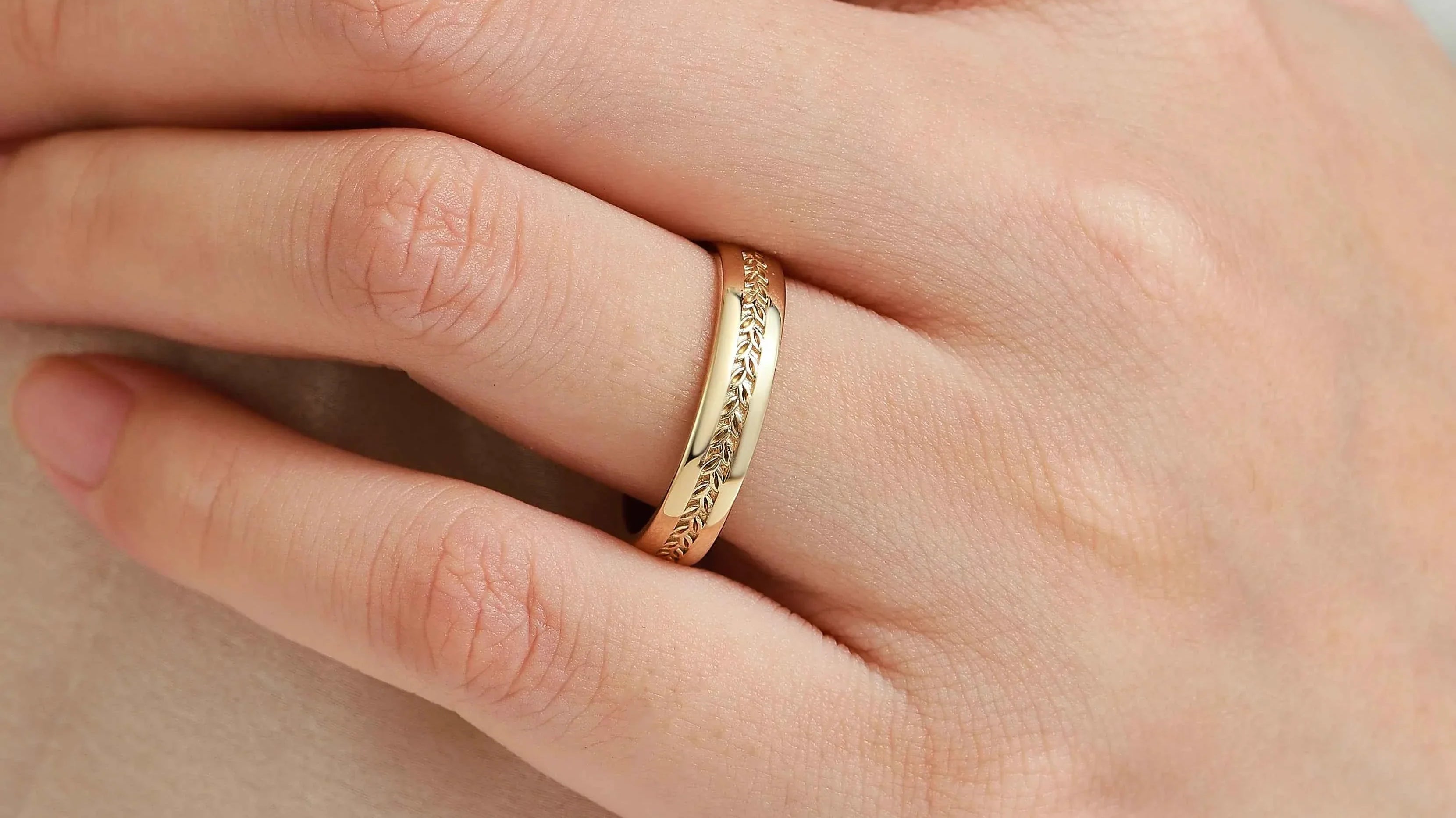 How to Choose Men’s Gold Wedding Bands: A Complete Guide for Everyday Wear