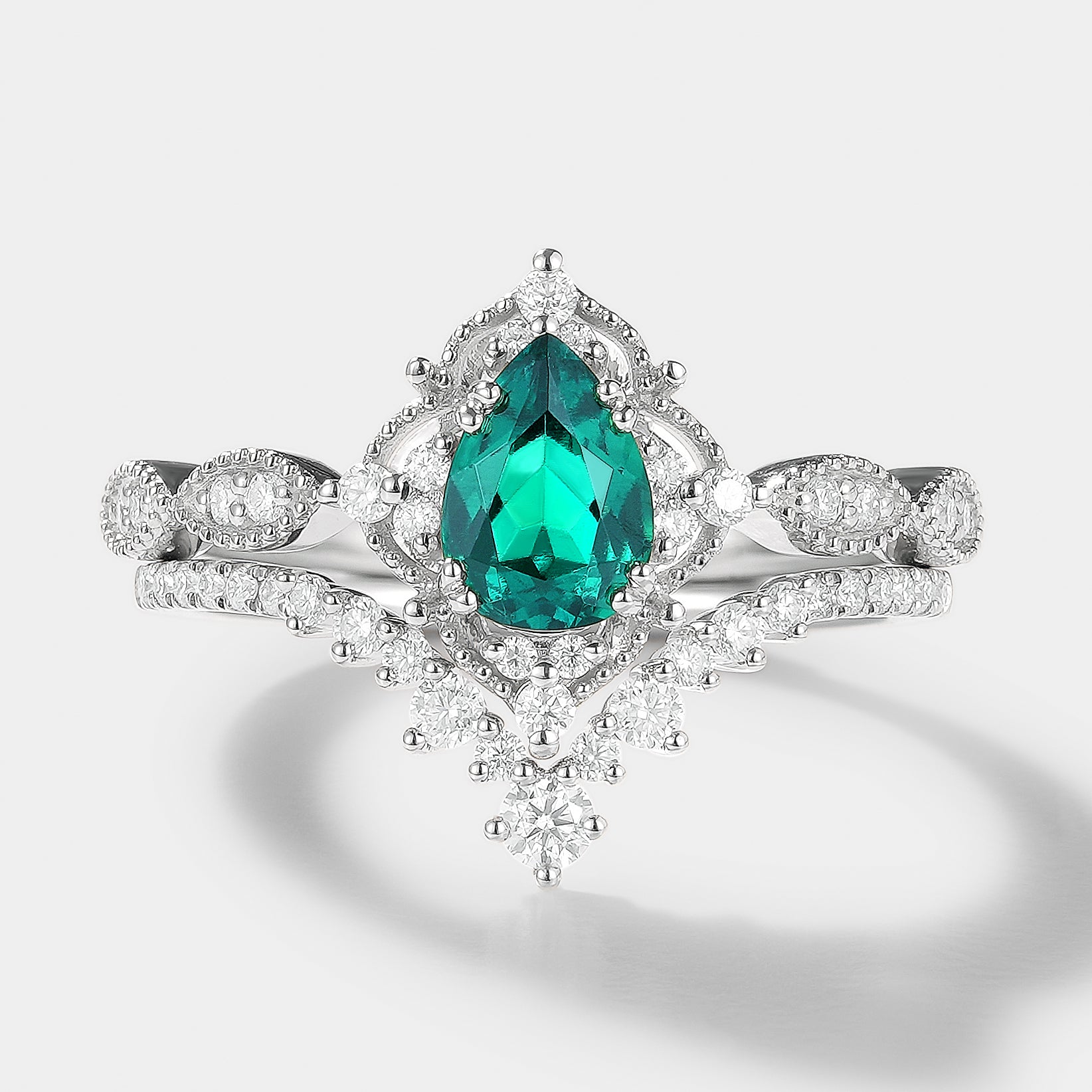 Vintage Pear Cut Emerald Engagement Ring Set Bridal Set