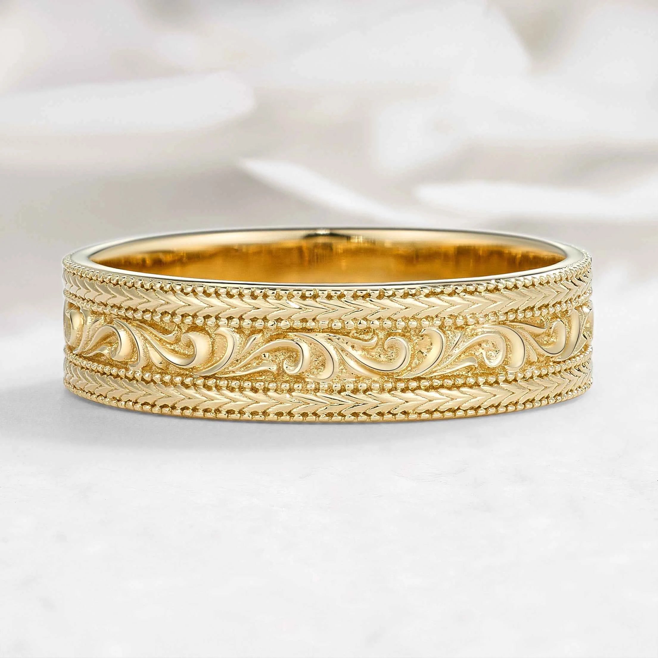 Vintage Scroll Engraved Men’s Wedding Band