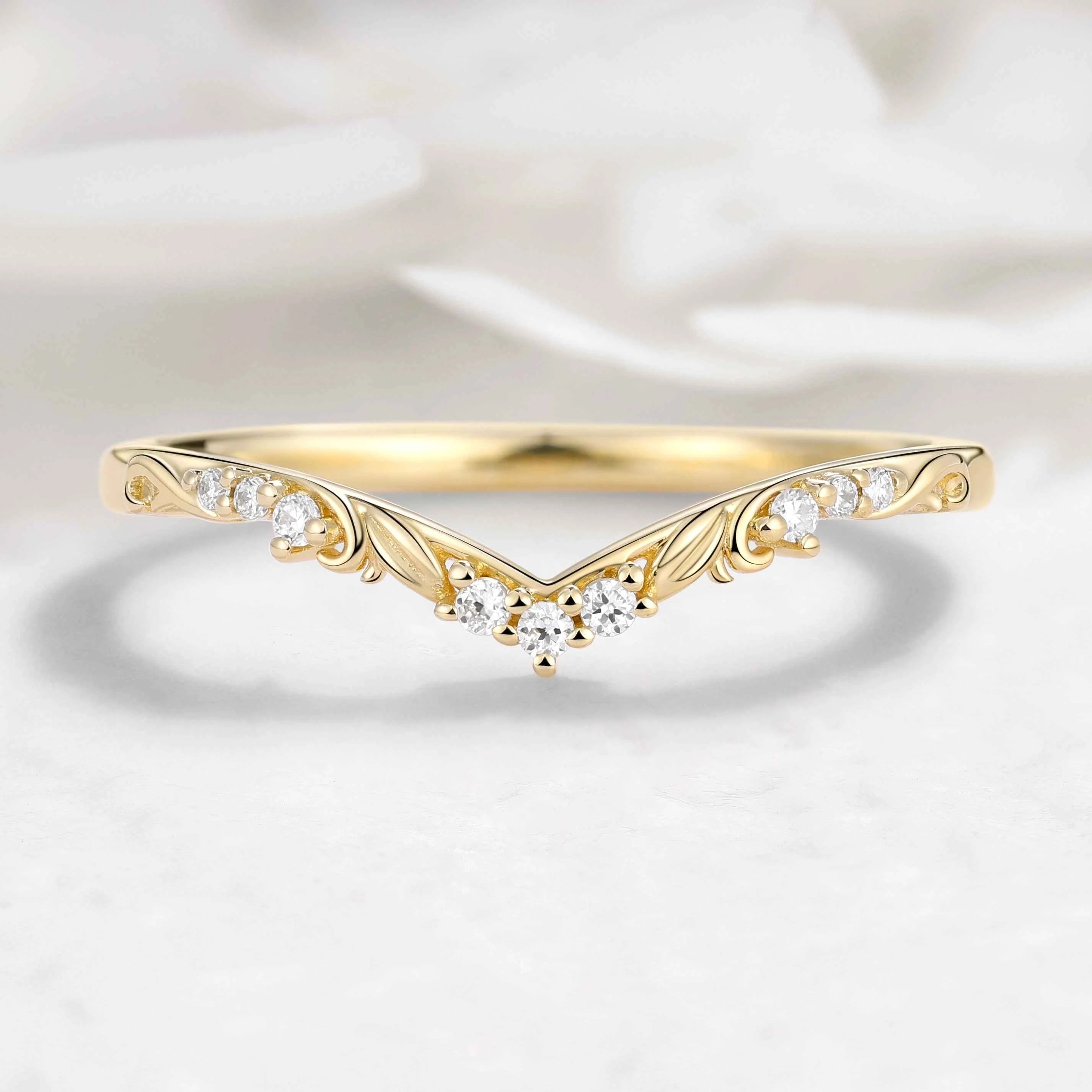 Nature-Inspired Leaf Contour V-Shaped Wedding Band