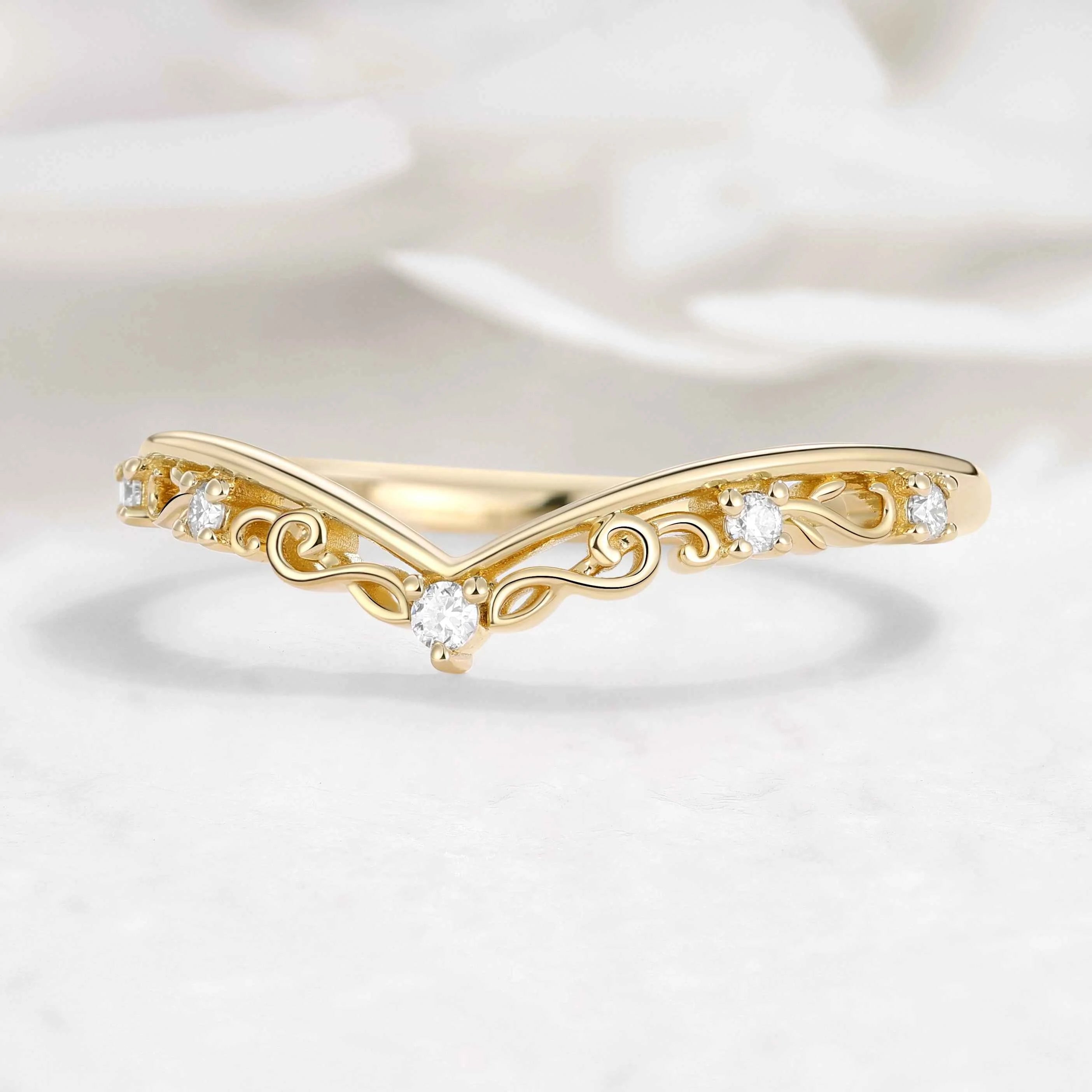 Melody Musical Note Moissanite Wedding Band