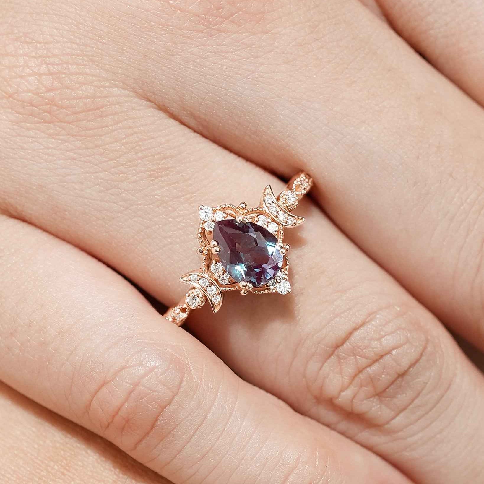 Unique Design Pear Cut Alexandrite And Moon Shaped Moissanite Wedding Ring