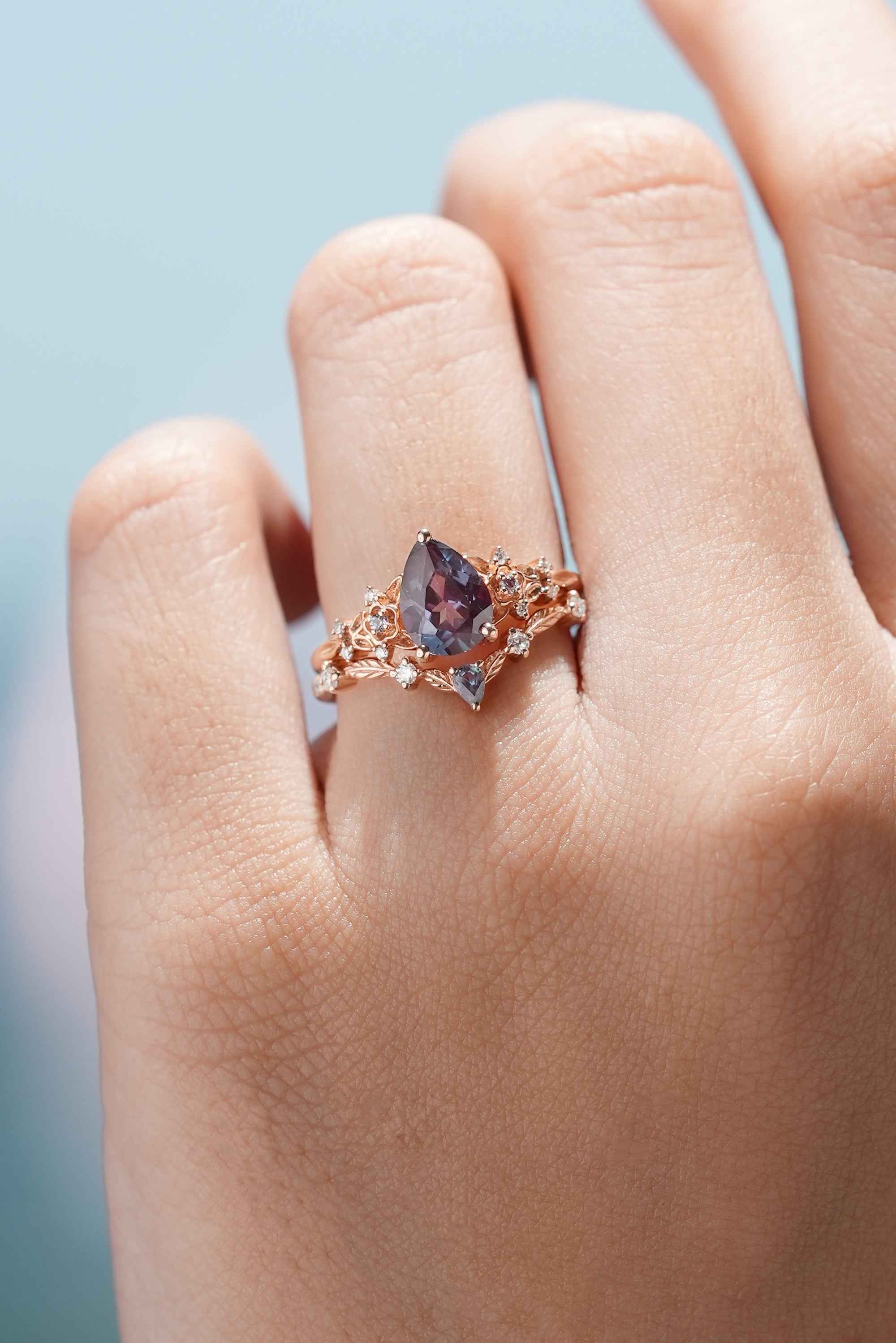 Unique Flora Alexandrite Bridal Set Chevron Wedding Ring 2pcs