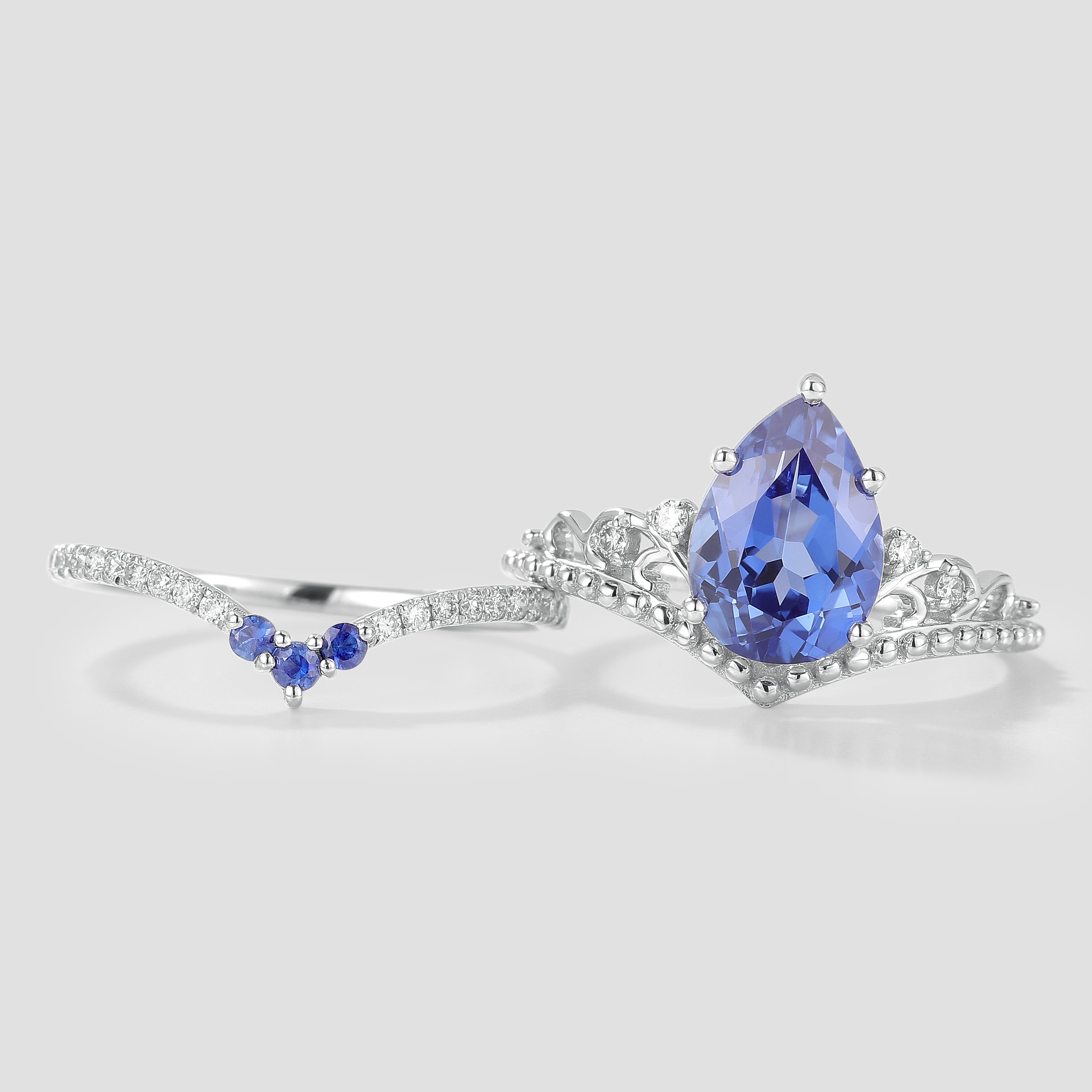 Vintage Cornflower Sapphire Engagement Ring Set, detailed view