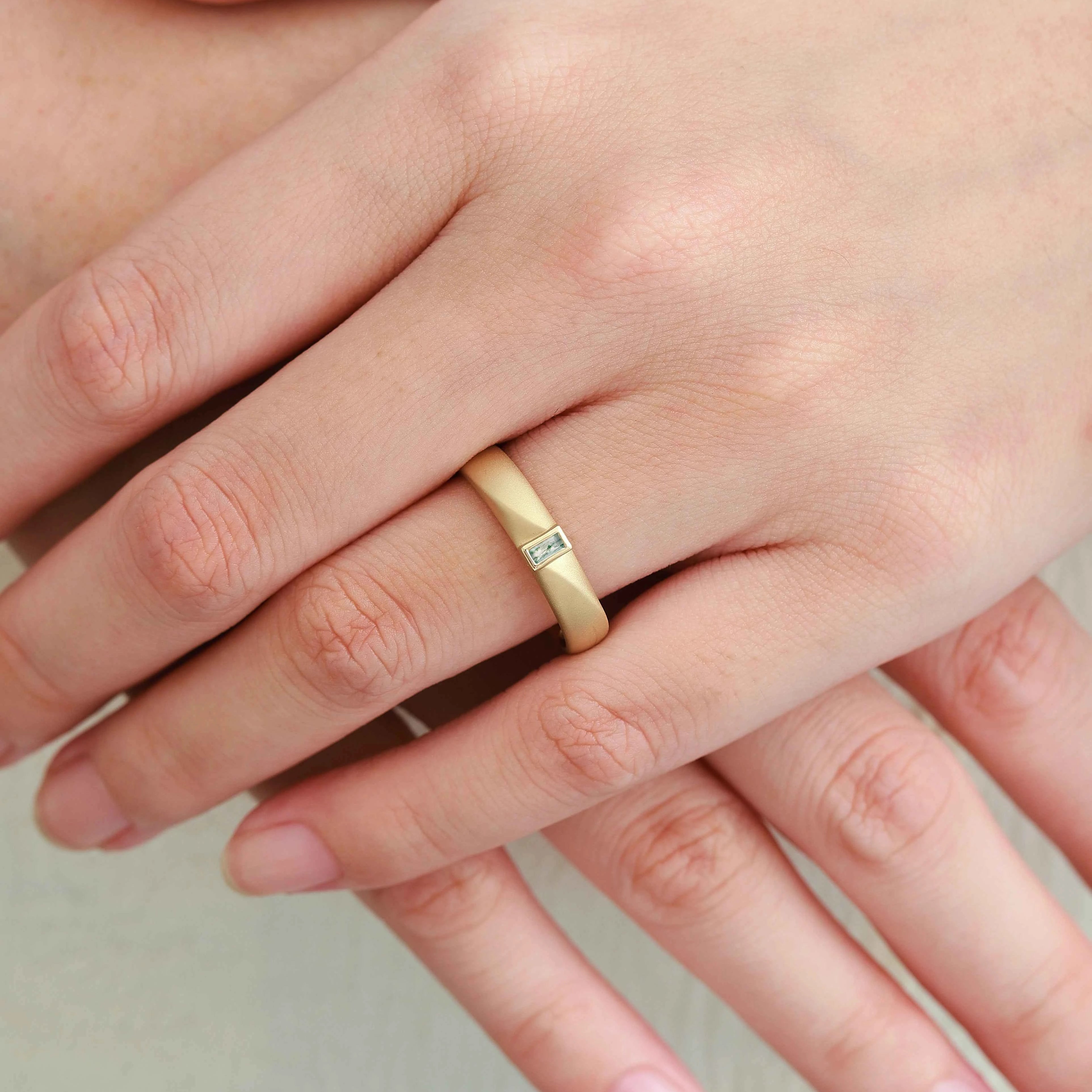 Nature-Inspired Moss Agate Men’s Wedding Band with Inner Tulip Carving