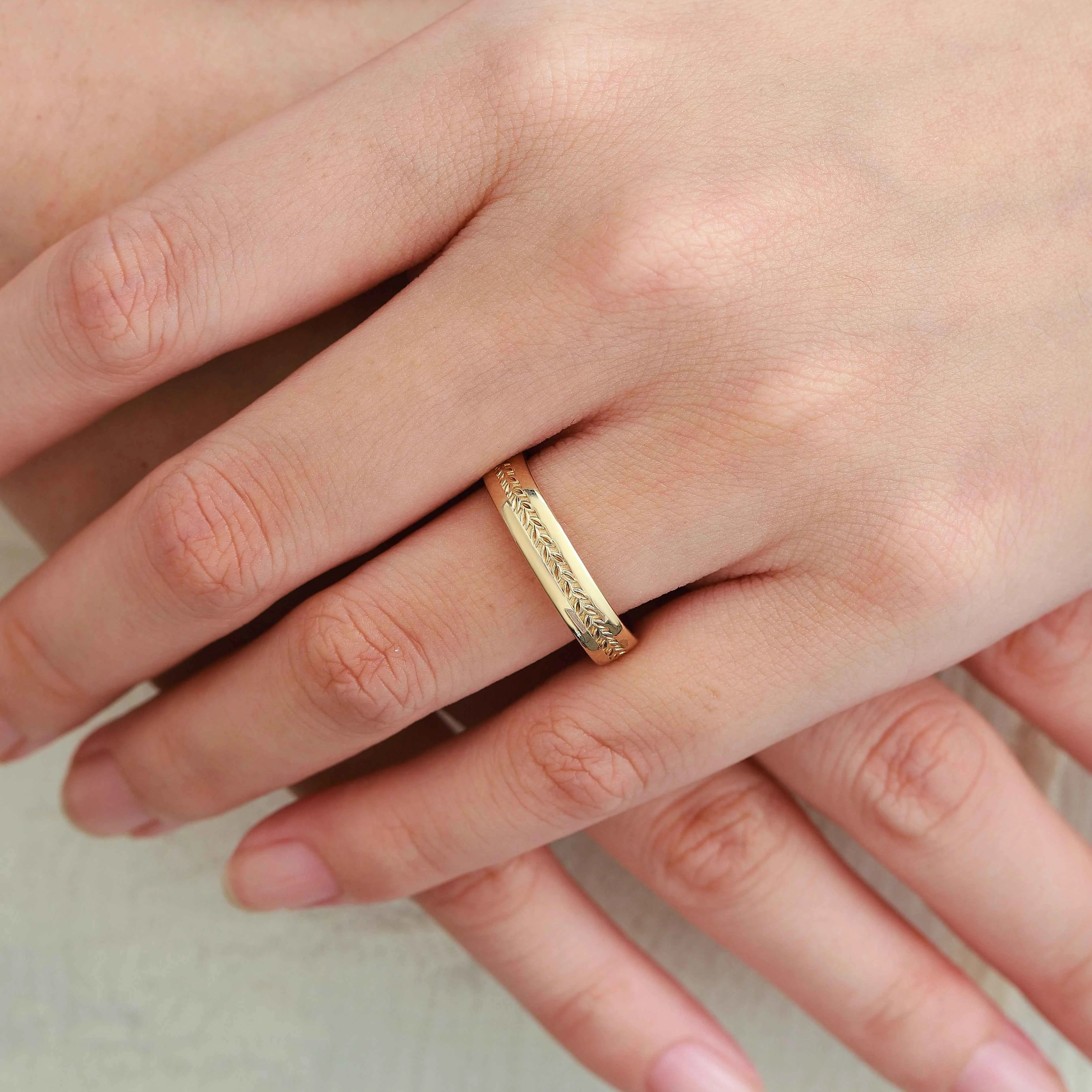 Nature-Inspired Leaf Pattern Men's Wedding Band