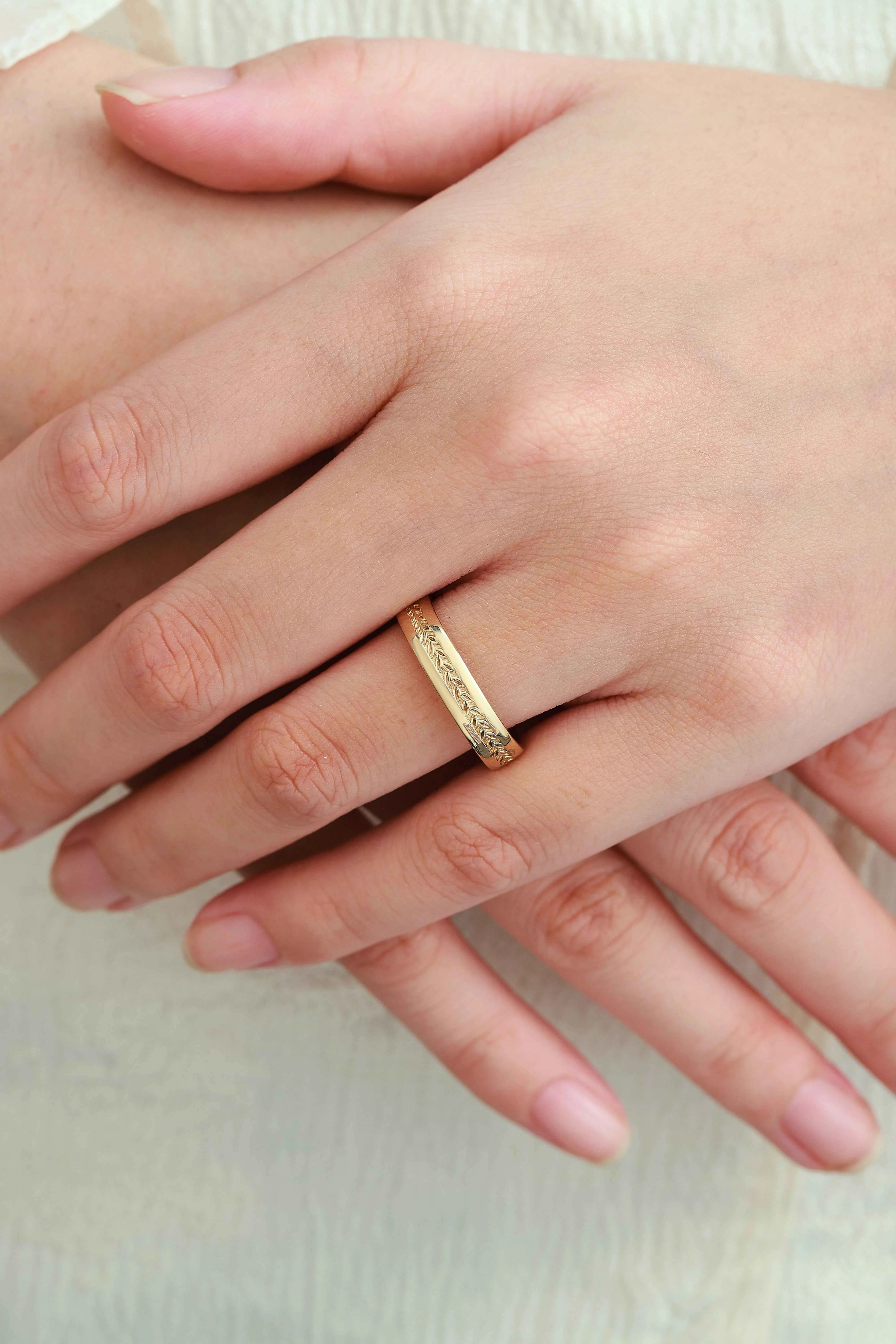 Nature-Inspired Leaf Pattern Men's Wedding Band