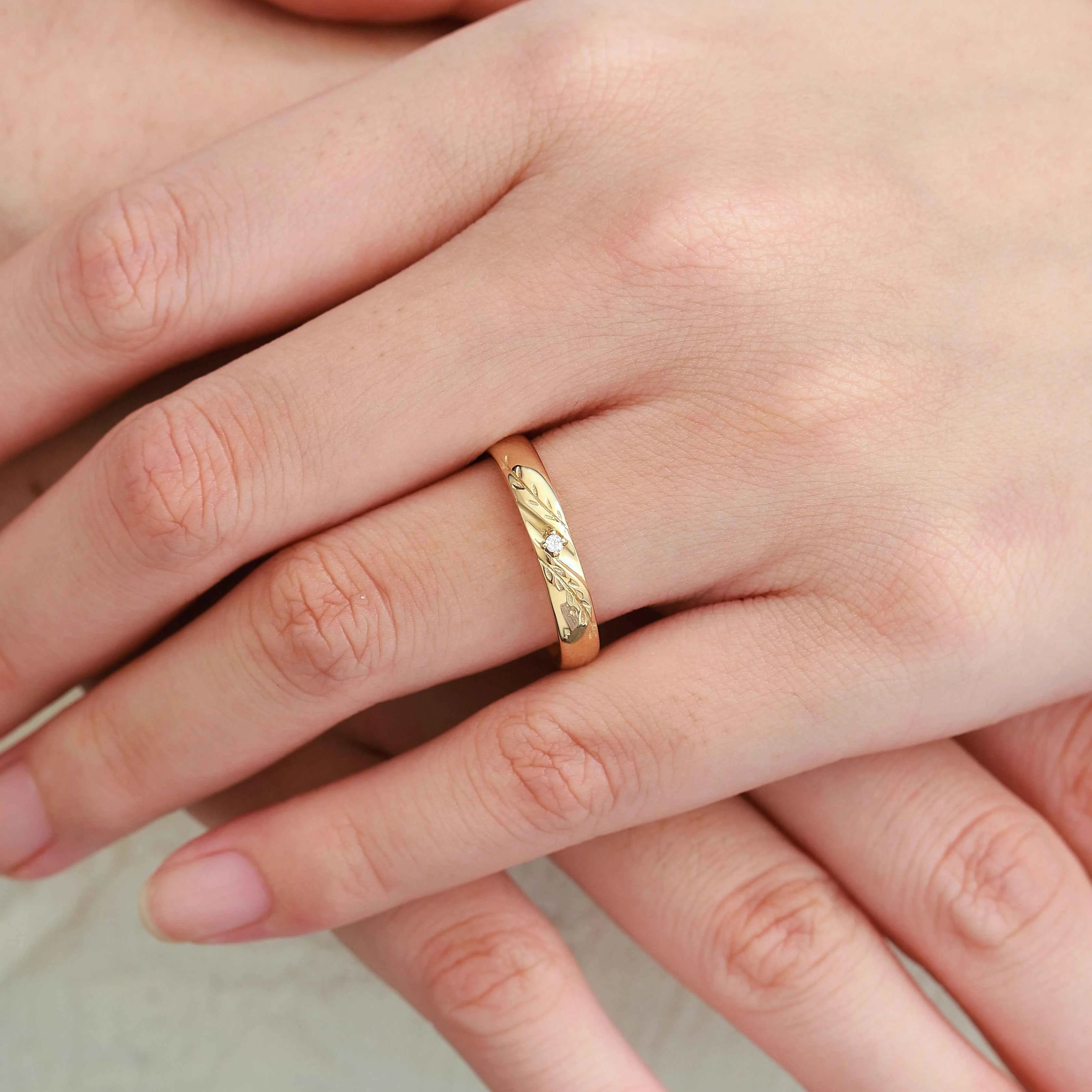 Nature-Inspired Ring Leaf and Moissanite Men's Wedding Band