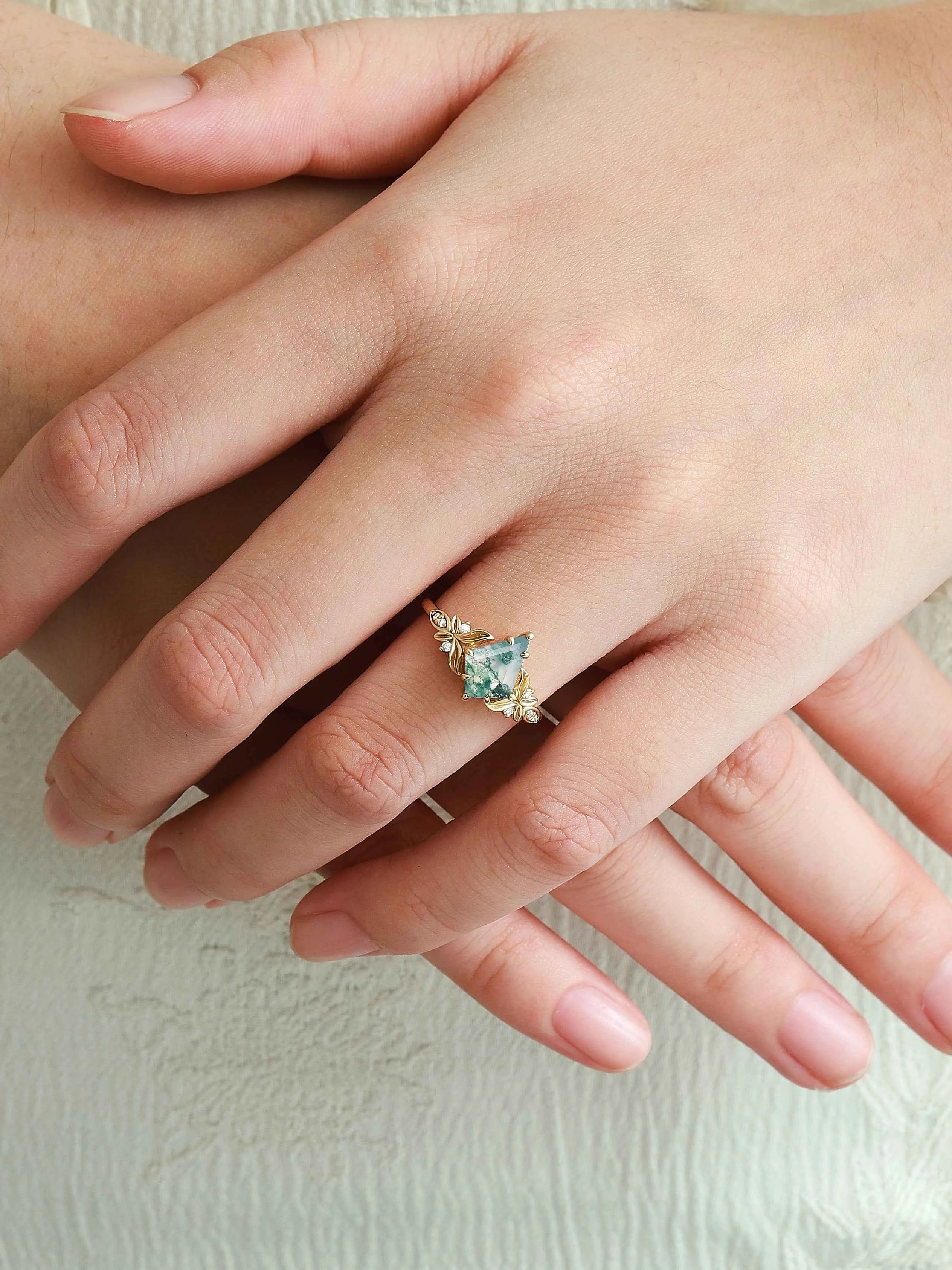 Vintage Milgrain Band Kite-Cut Moss Agate Engagement Ring