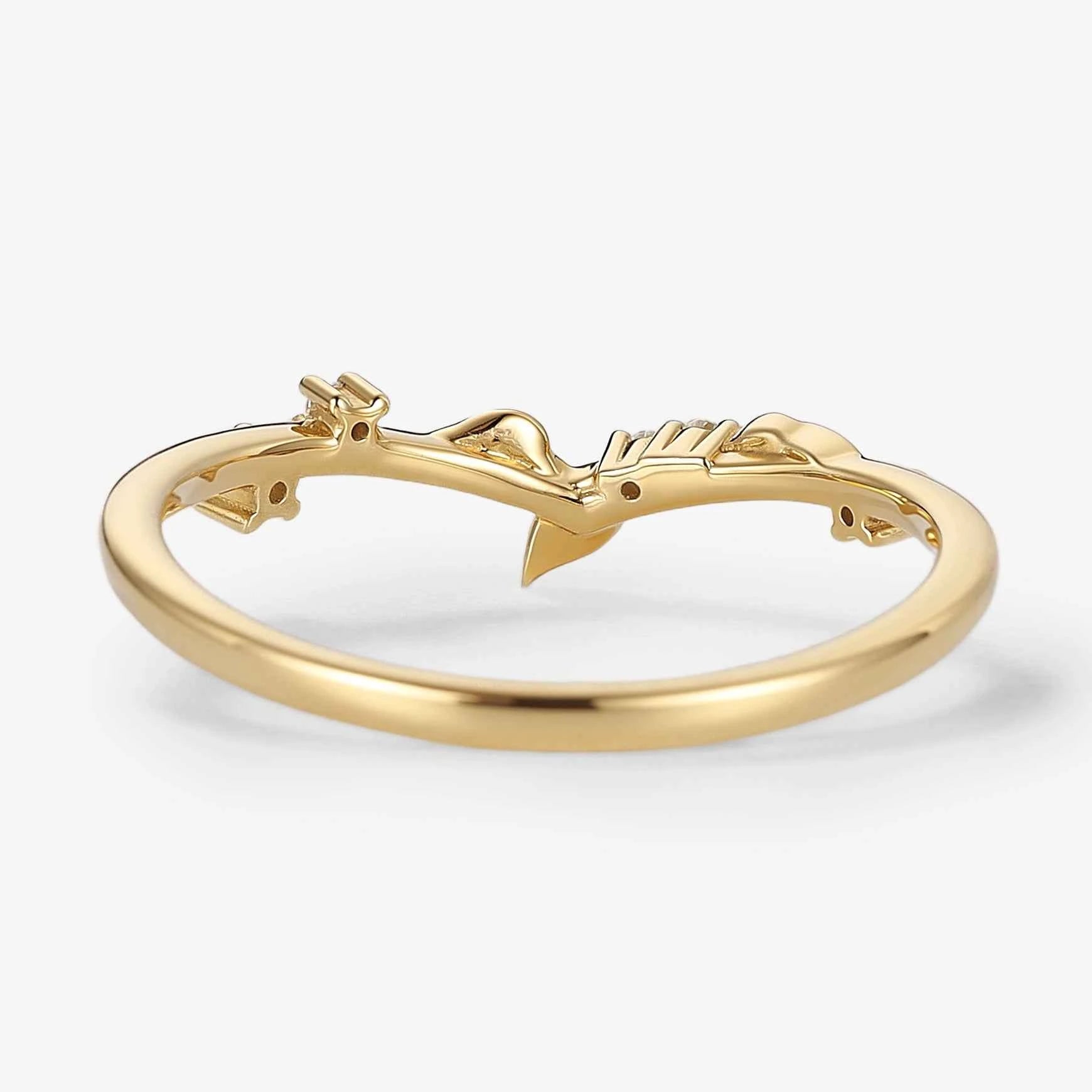 Irregular Leaf-Inspired Unique Moissanite Wedding Band