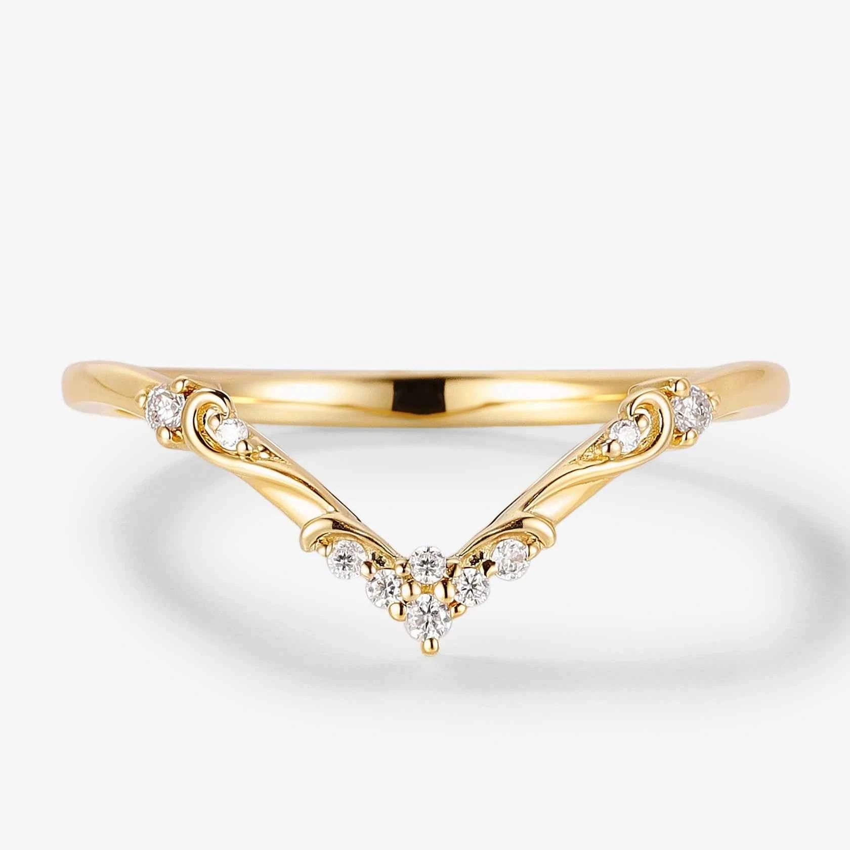 Vintage-Inspired V-Shaped Moissanite Band