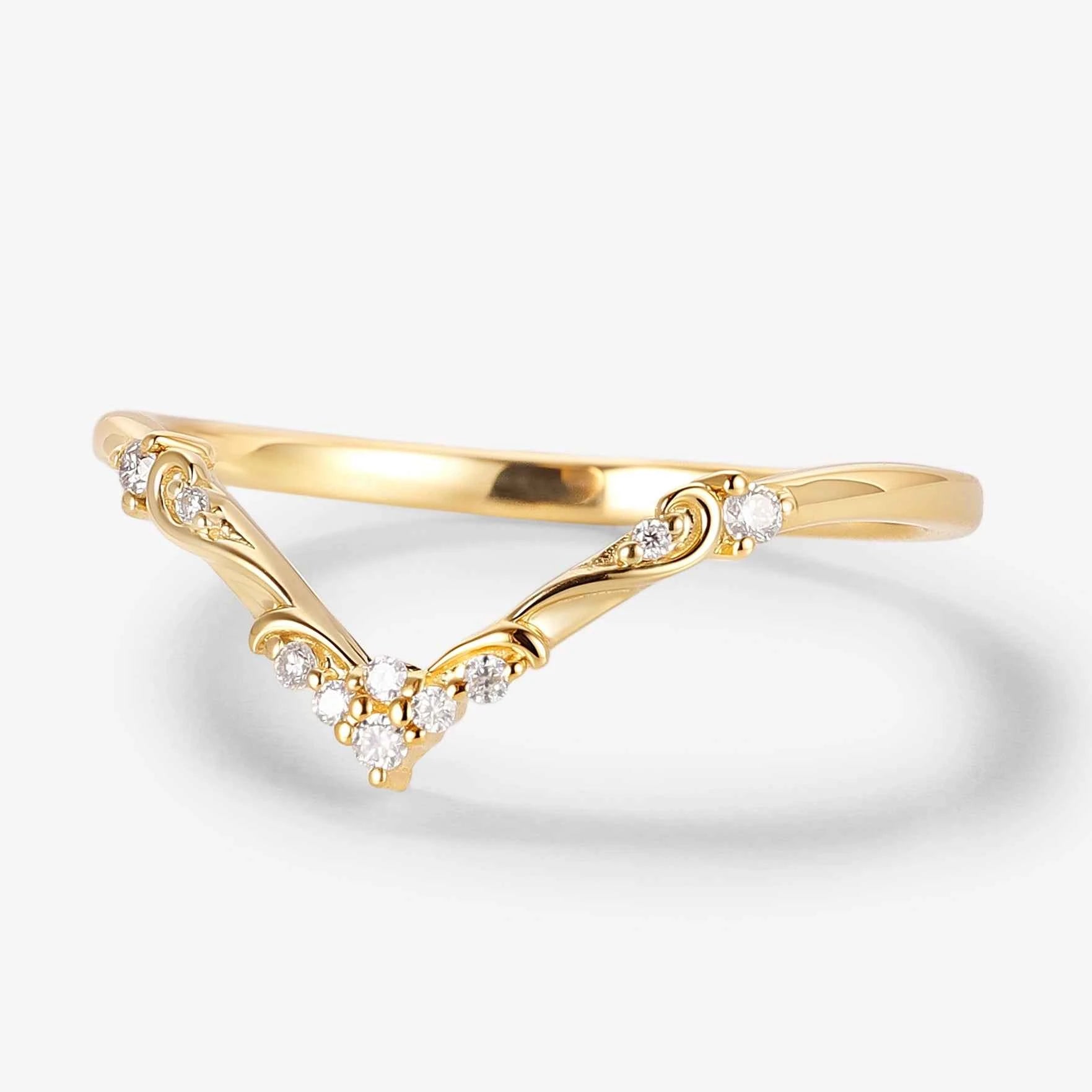 Vintage-Inspired V-Shaped Moissanite Band