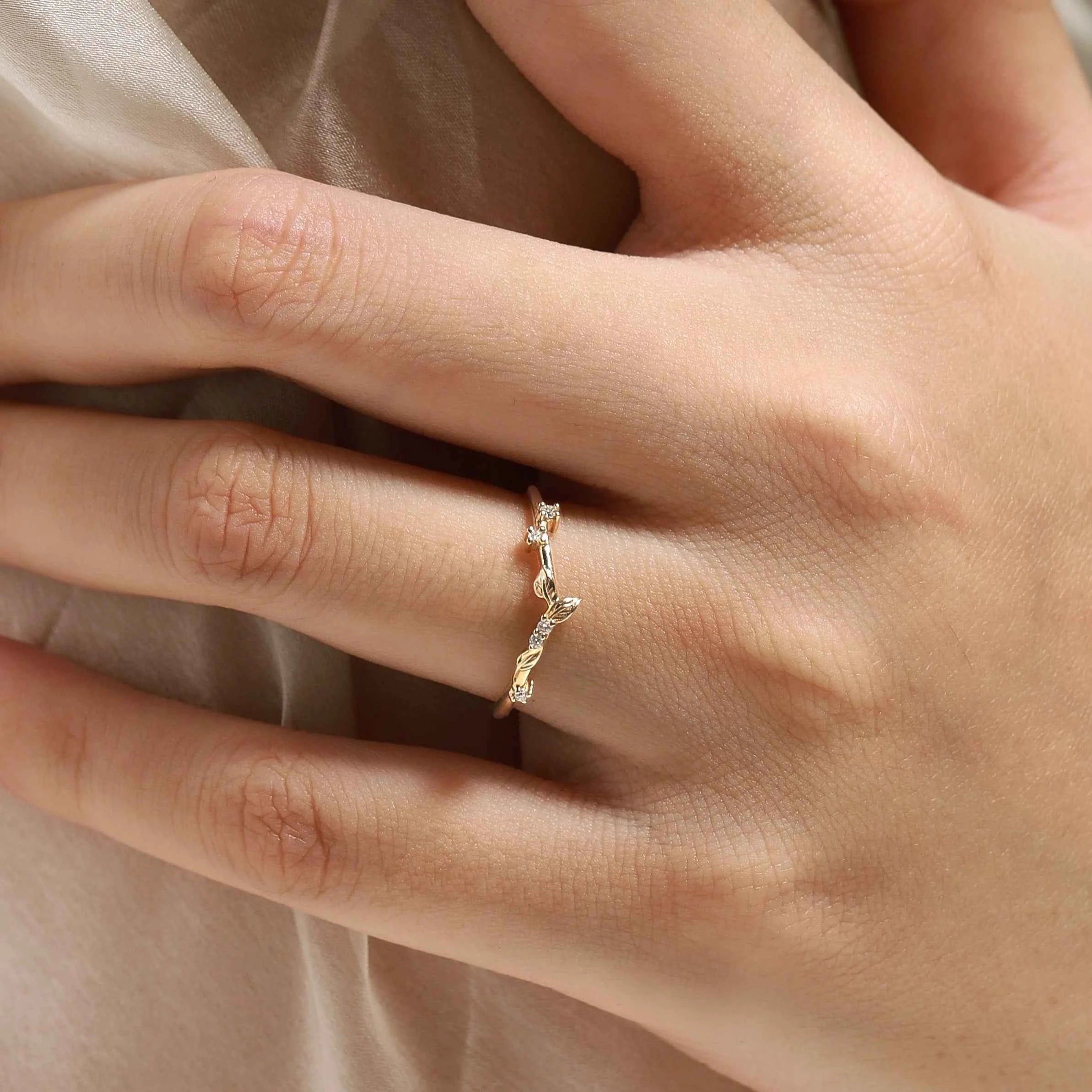 Irregular Leaf-Inspired Unique Moissanite Wedding Band