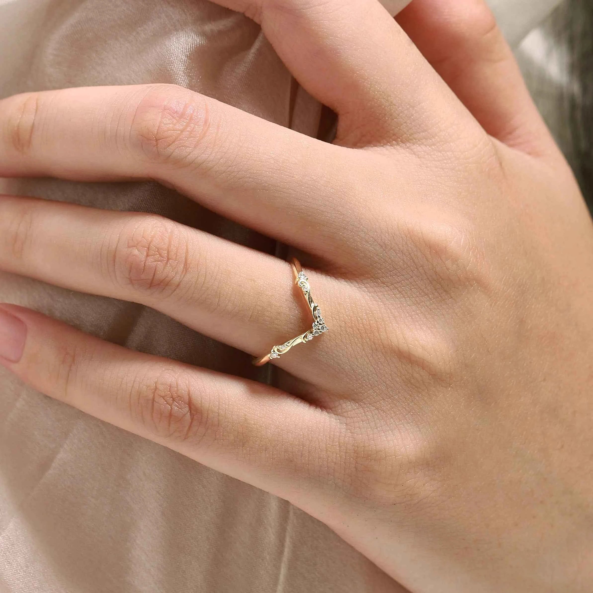 Vintage-Inspired V-Shaped Moissanite Band