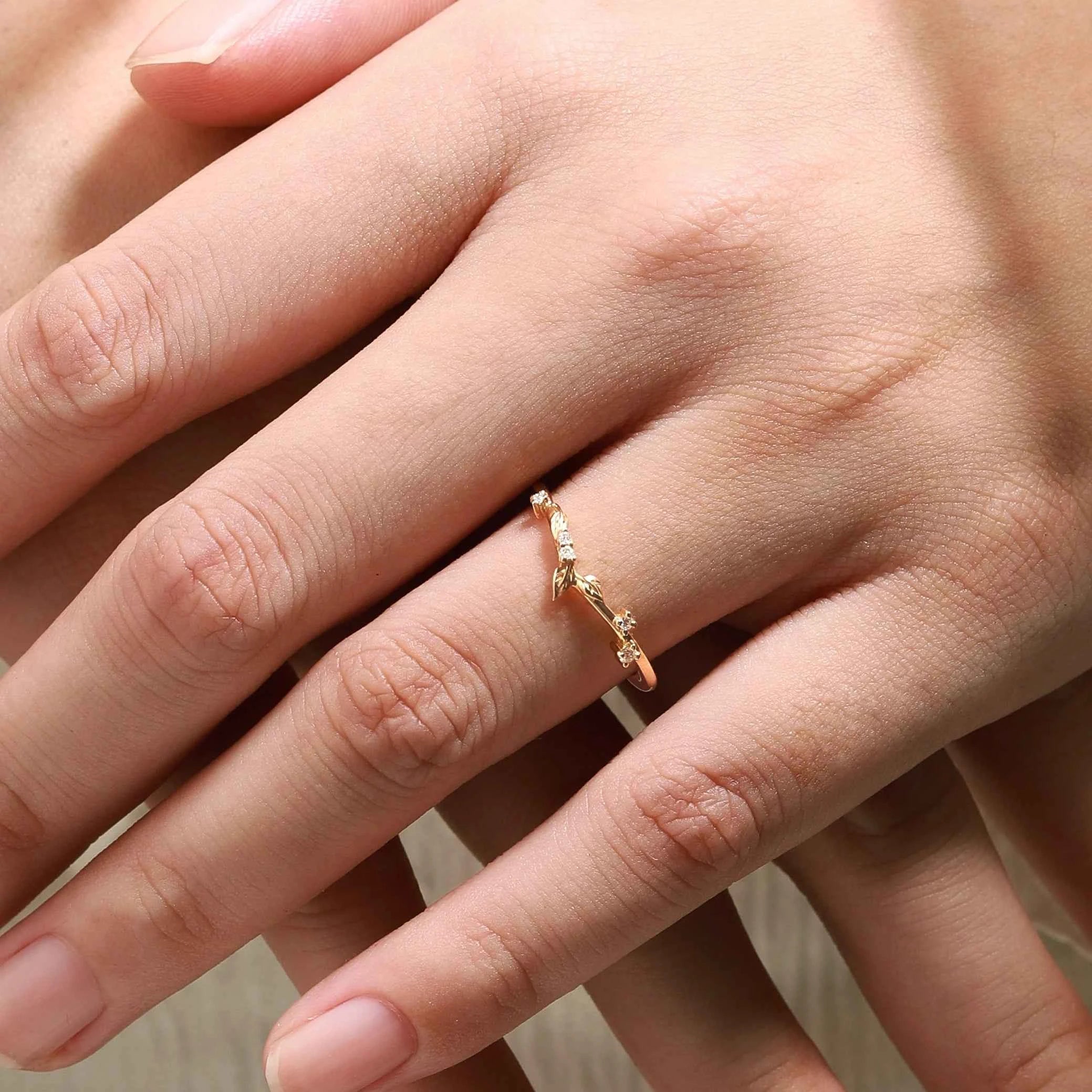 Irregular Leaf-Inspired Unique Moissanite Wedding Band