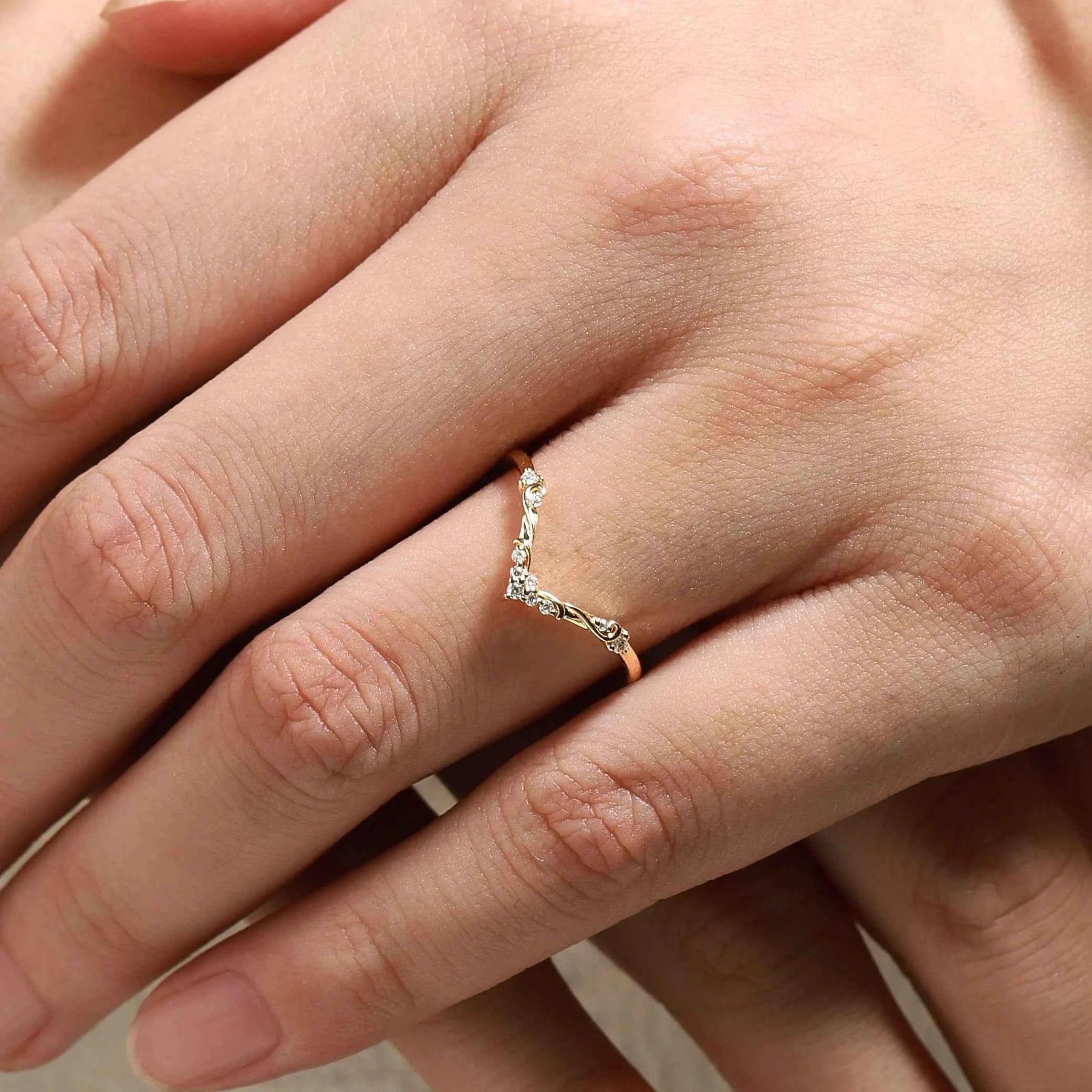 Vintage-Inspired V-Shaped Moissanite Band