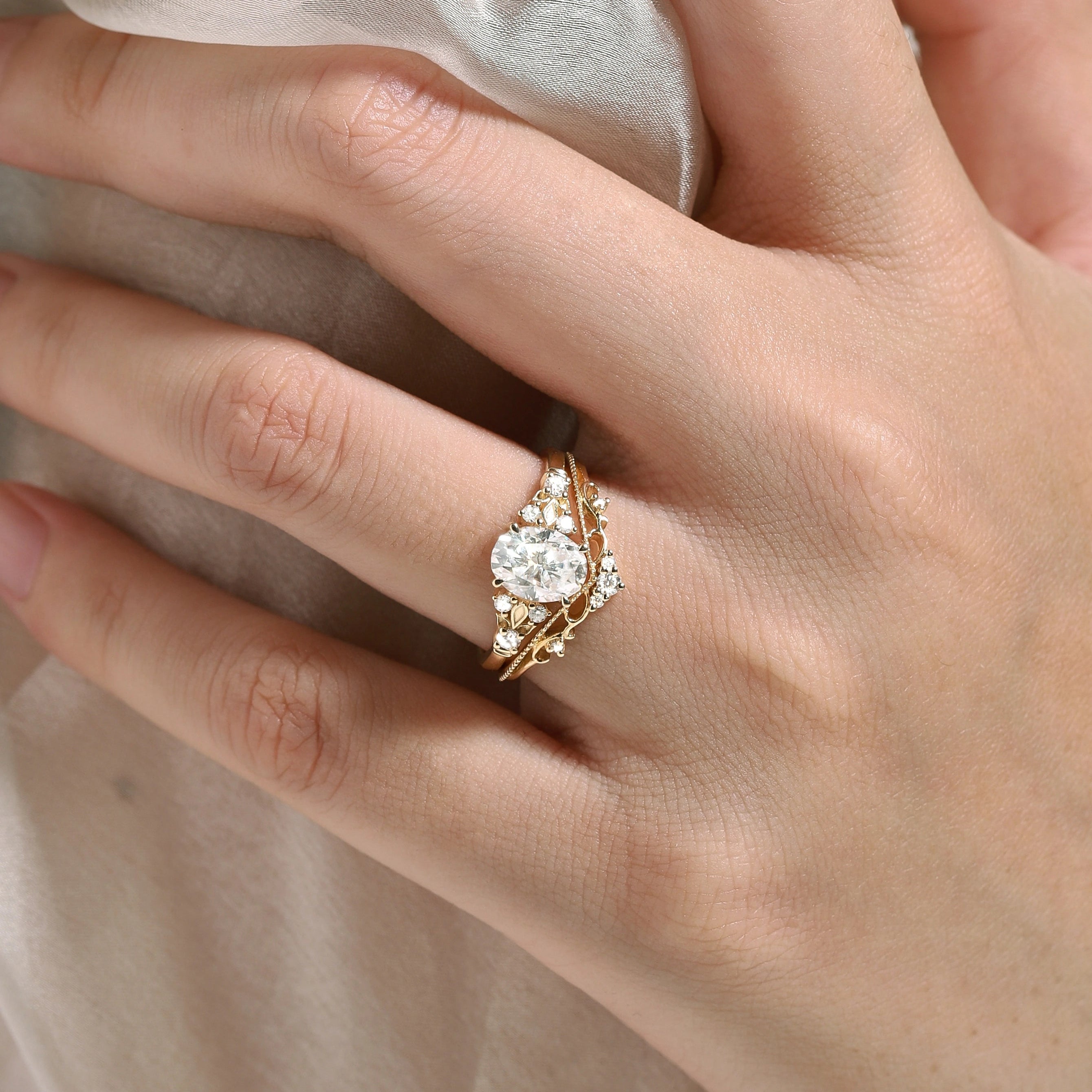 Oval Moissanite Engagement Ring Curved Wedding Band 2pcs - Lahela Jewelry