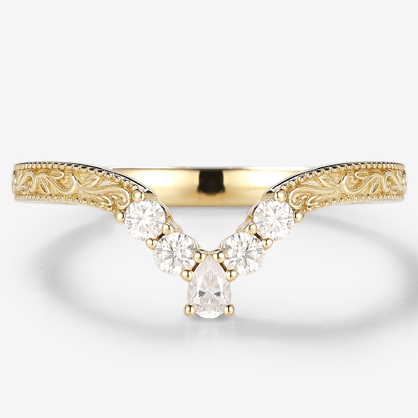 Vintage engraved wedding band with moissanite, a gold band with filigree design, vintage ring set, bridal set ring.