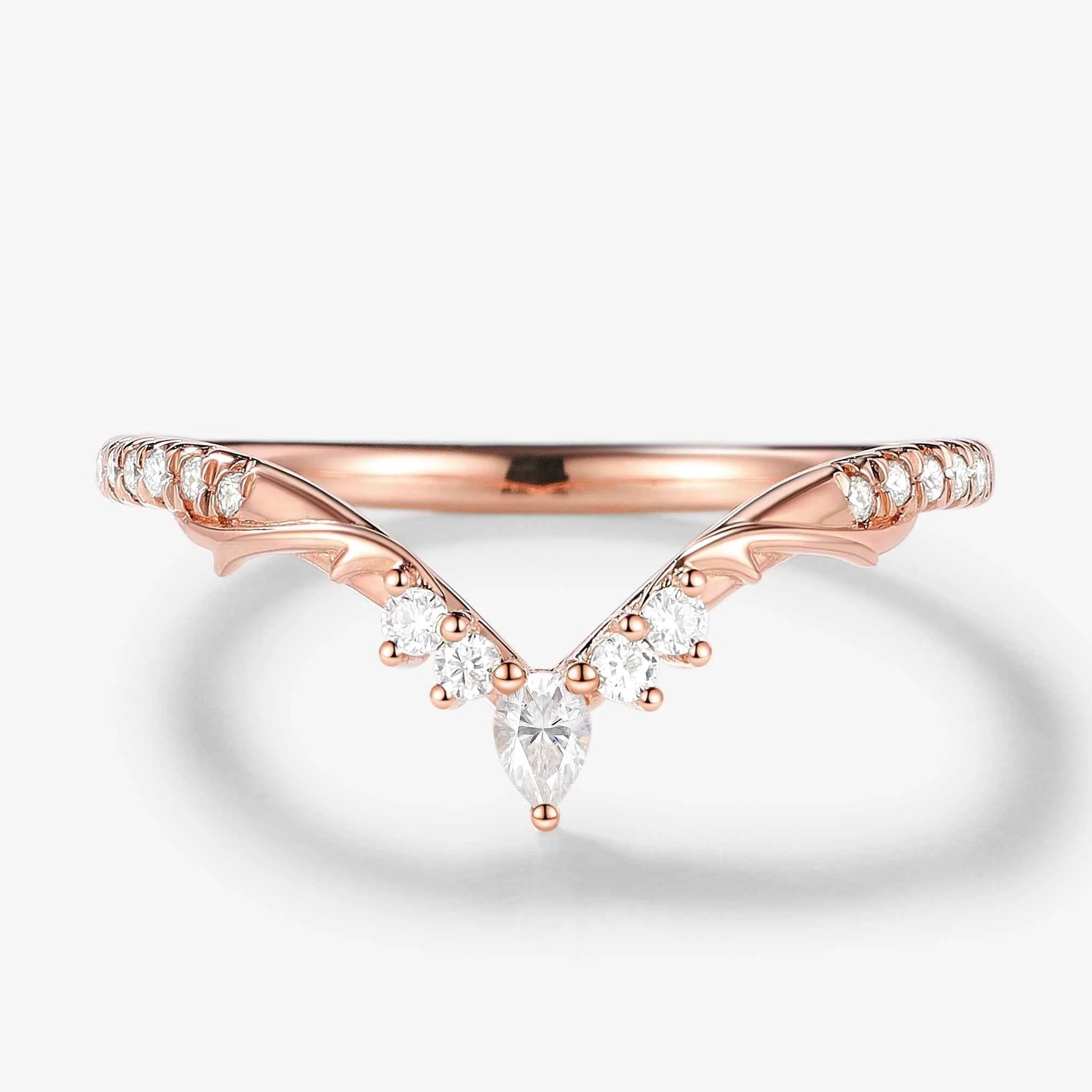 Thorn-Inspired Moissanite Curved Wedding Ring