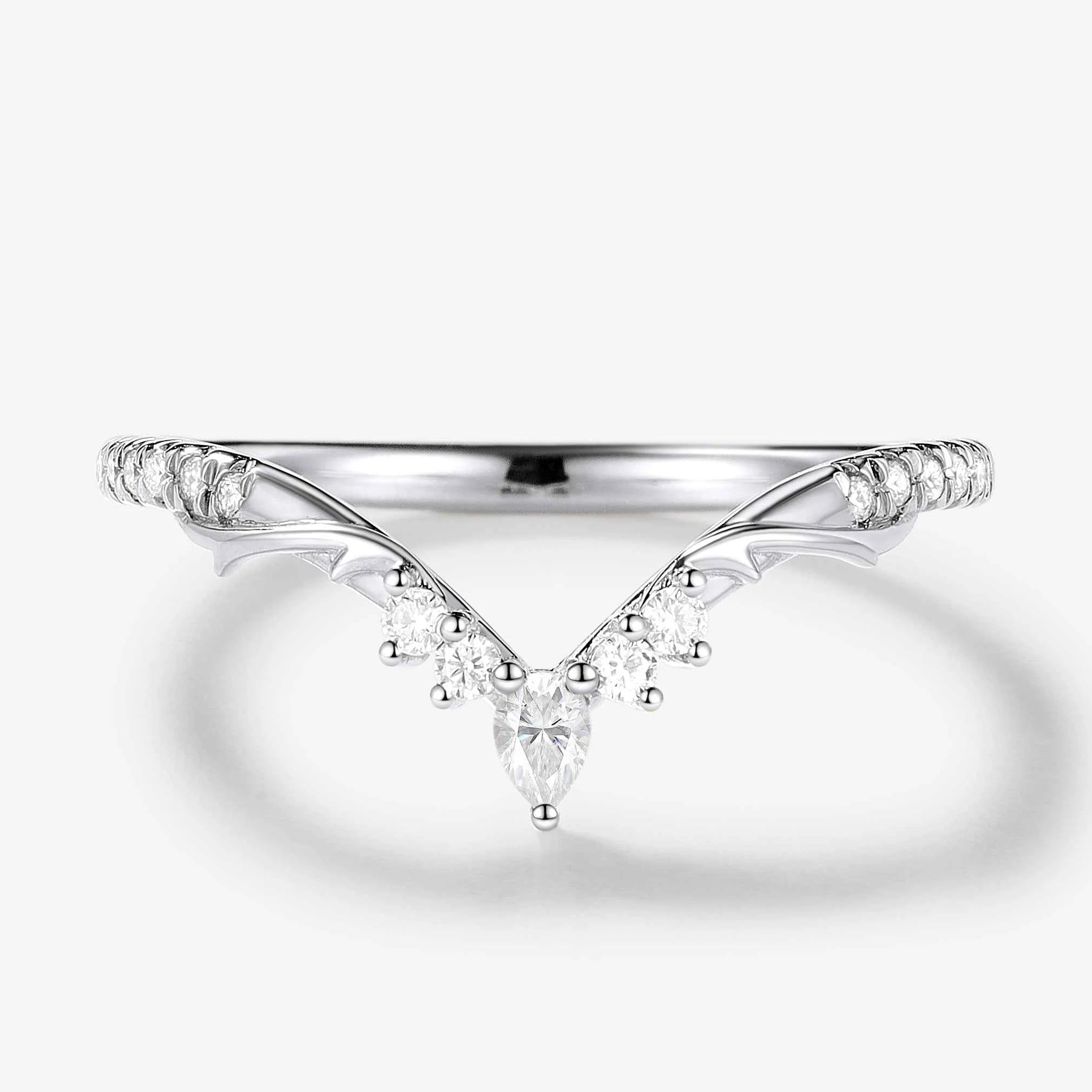 Thorn-Inspired Moissanite Curved Wedding Ring