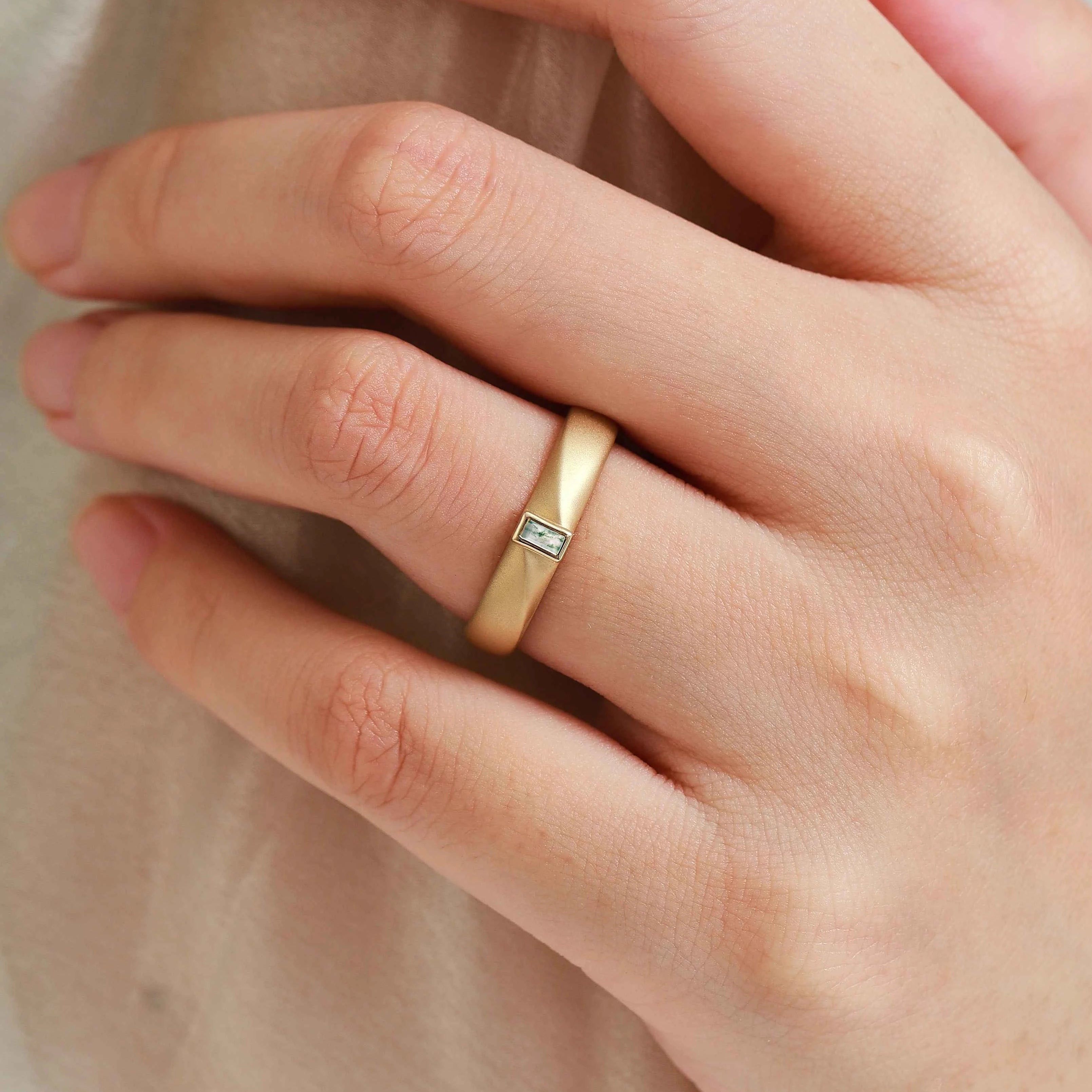 Nature-Inspired Moss Agate Men’s Wedding Band with Inner Tulip Carving