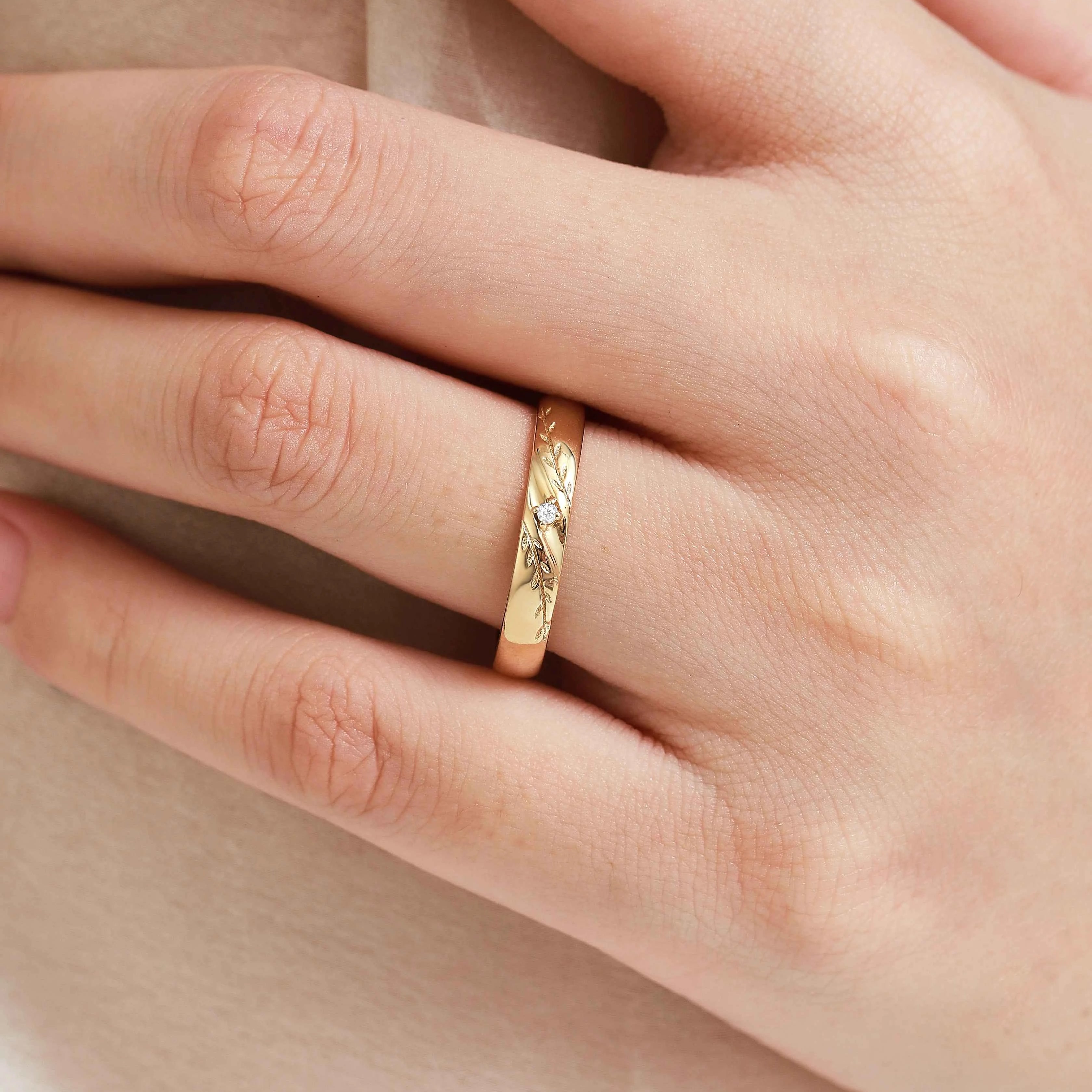 Nature-Inspired Ring Leaf and Moissanite Men's Wedding Band