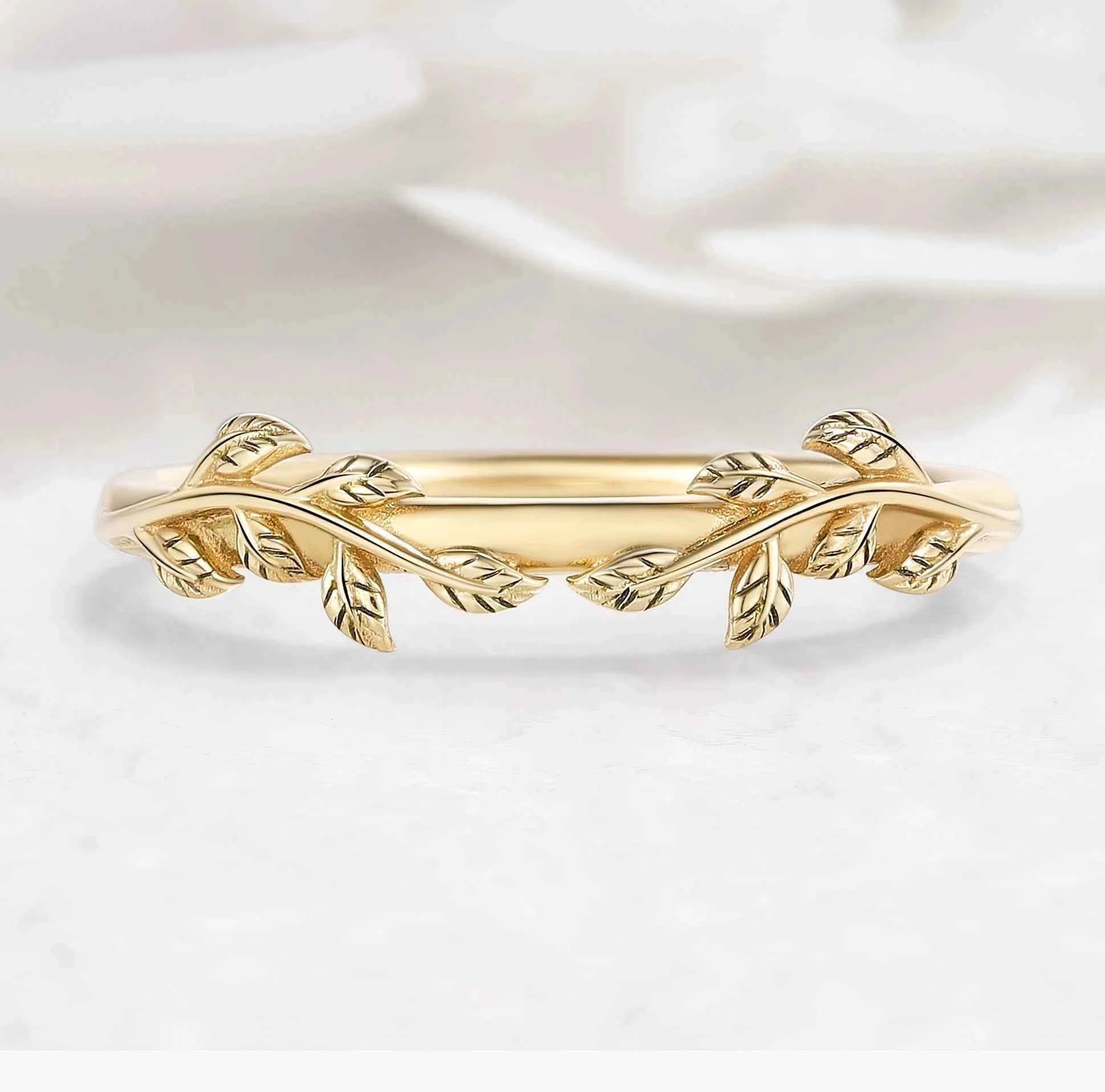 Nature-Inspired Leaf Straight Wedding Band 24K