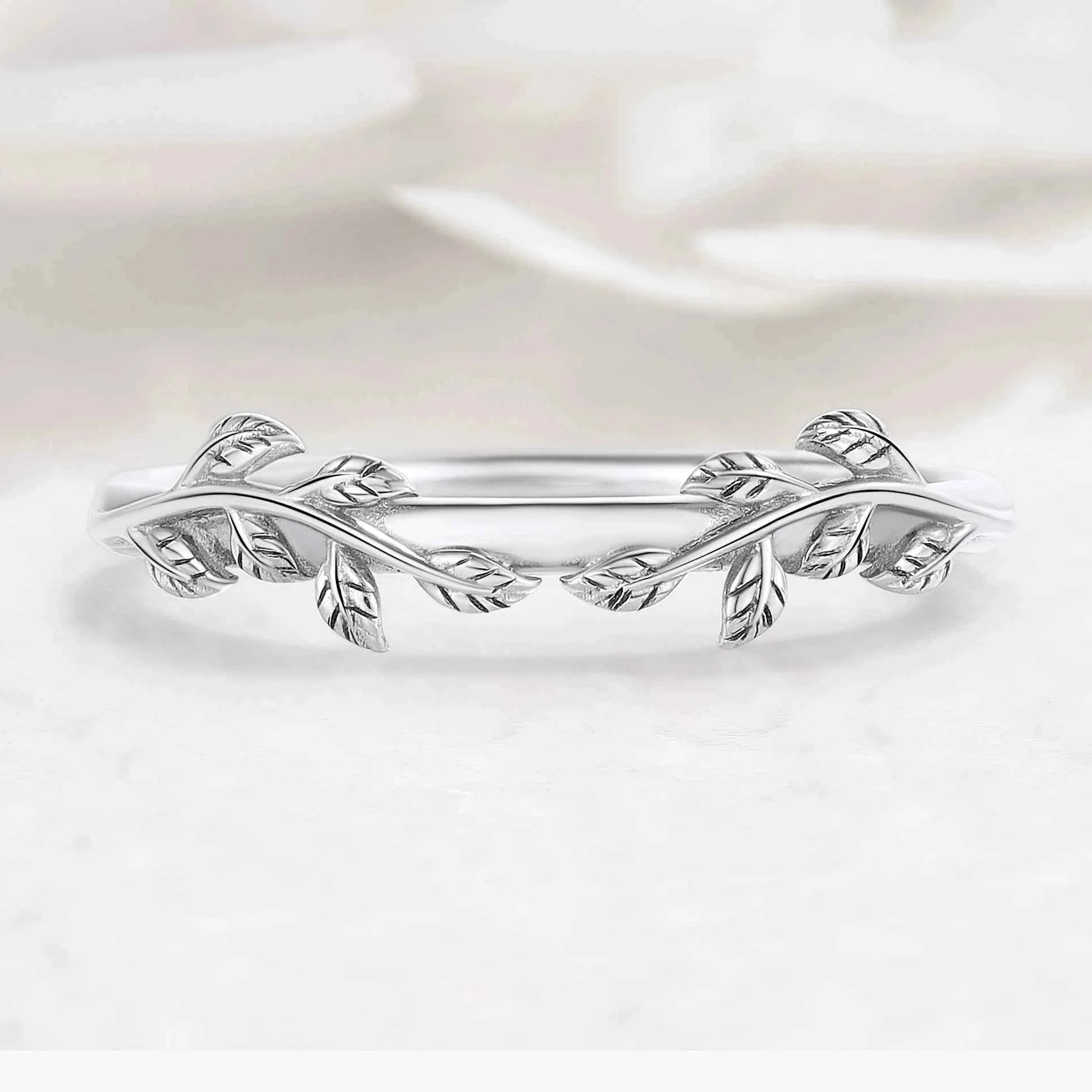 Nature-Inspired Leaf Straight Wedding Band 24K