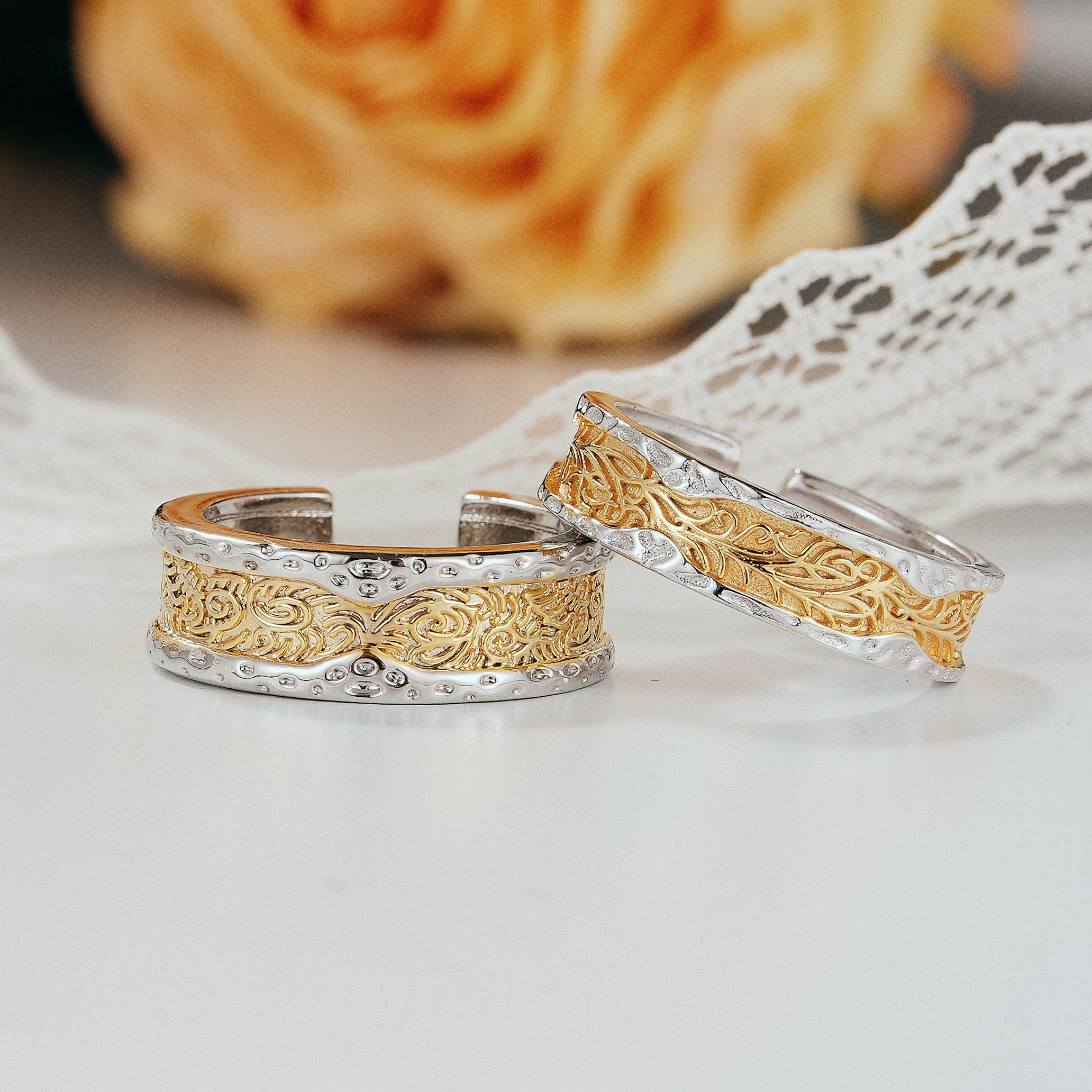 Nature-inspired gold and silver wedding band with leaf pattern