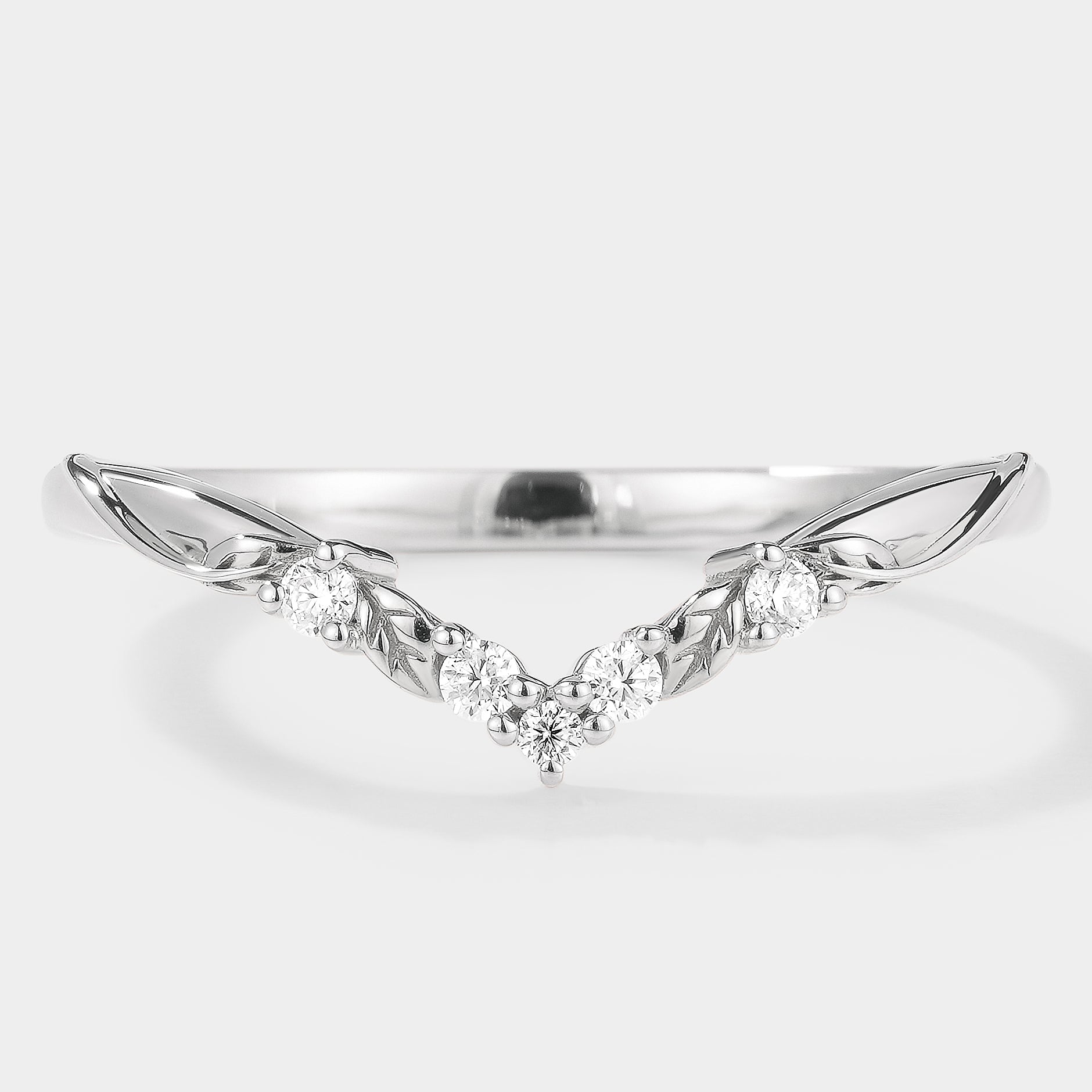 White gold V-shaped leaf moissanite wedding band