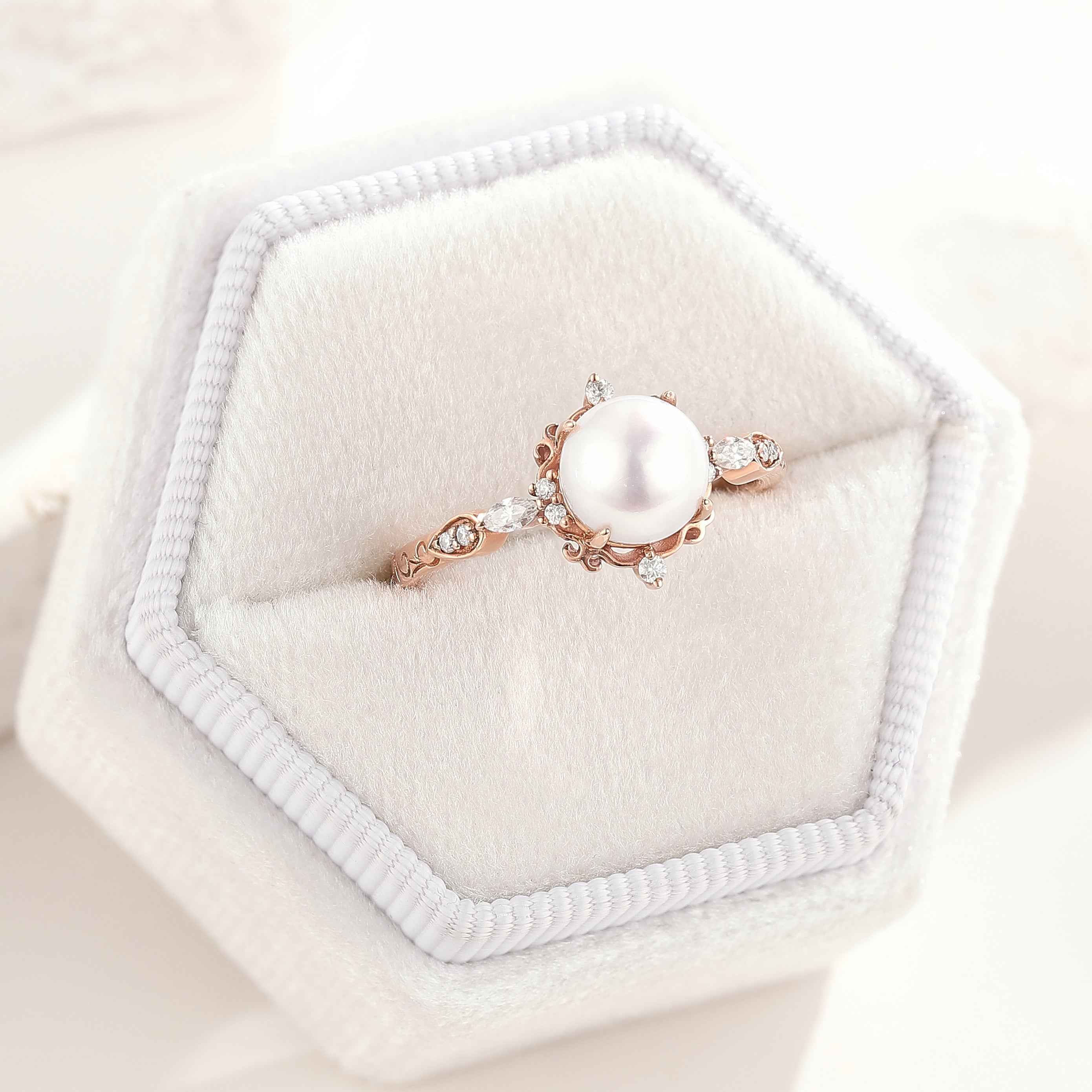 How to Tell if a Pearl Ring Is Real