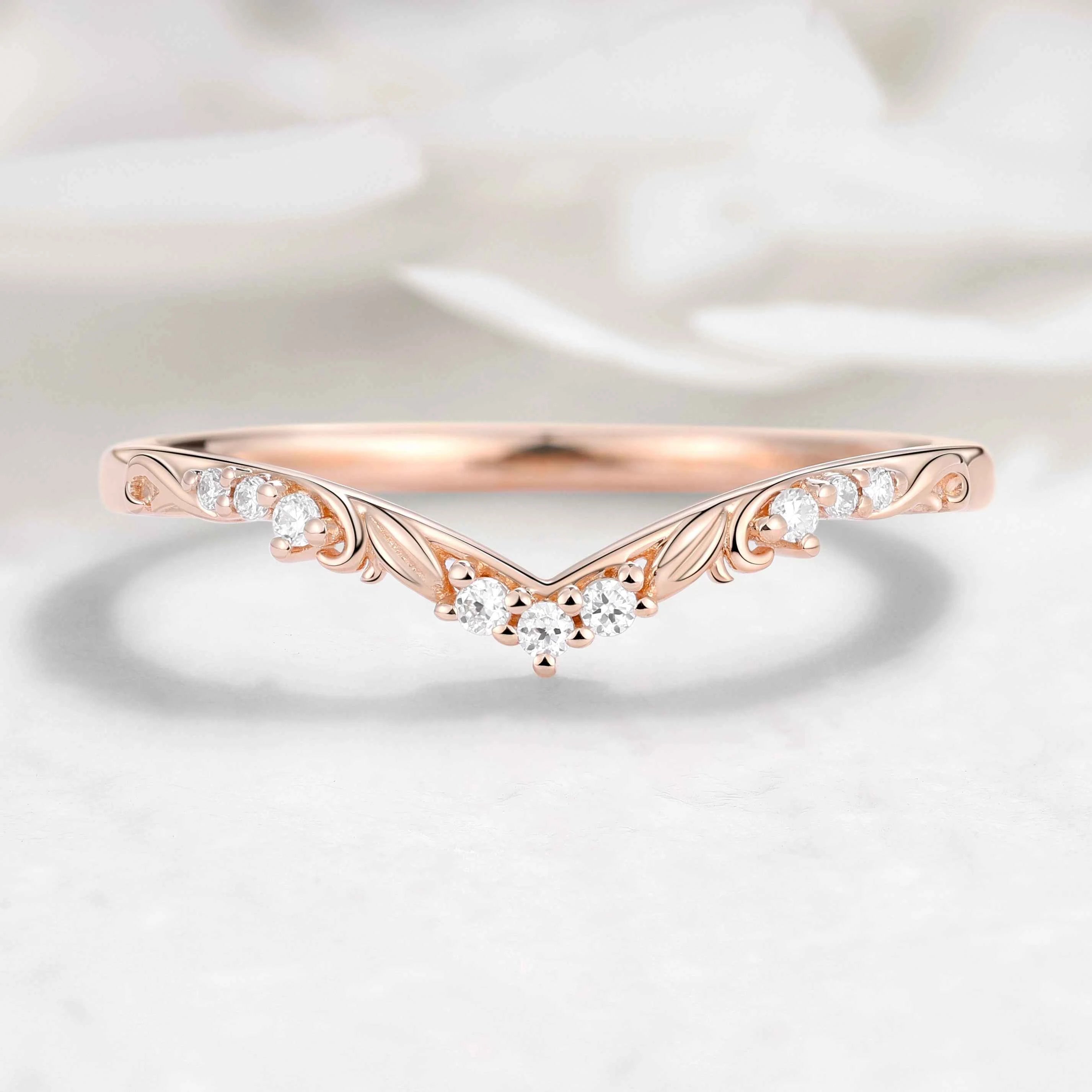 Nature-Inspired Leaf Contour V-Shaped Wedding Band