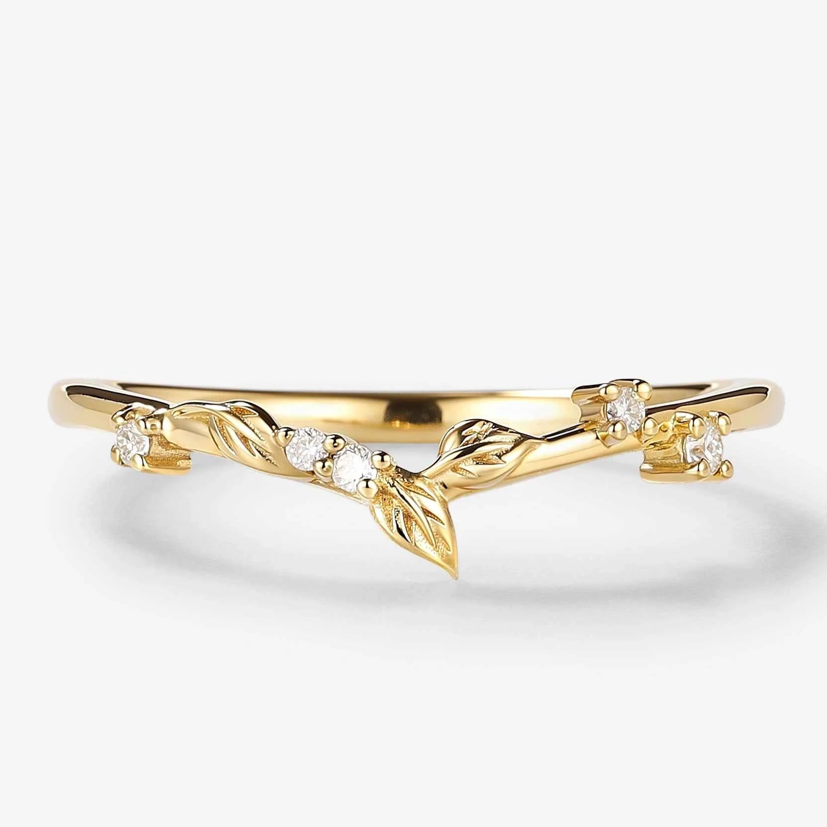 Irregular Leaf-Inspired Unique Moissanite Wedding Band