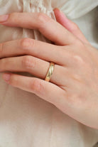 Timeless Nature-Inspired Leaf Engraved Men's Wedding Band