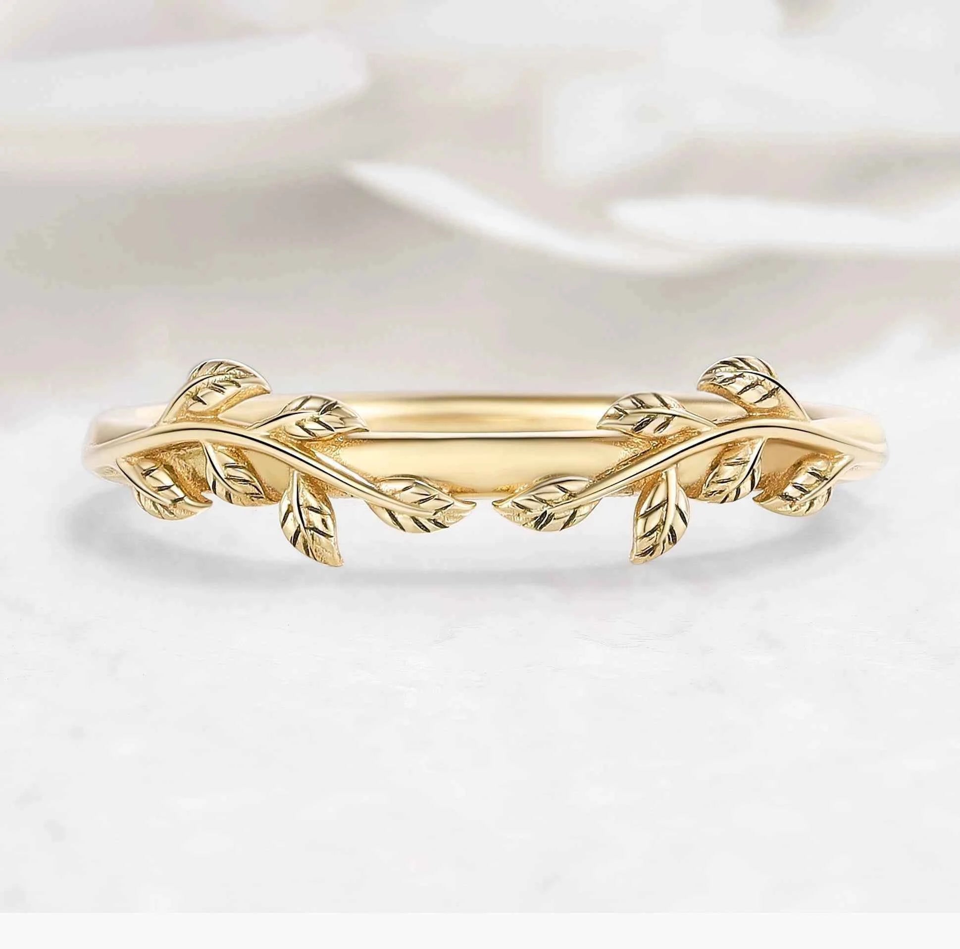 Nature-Inspired Leaf Straight Wedding Band