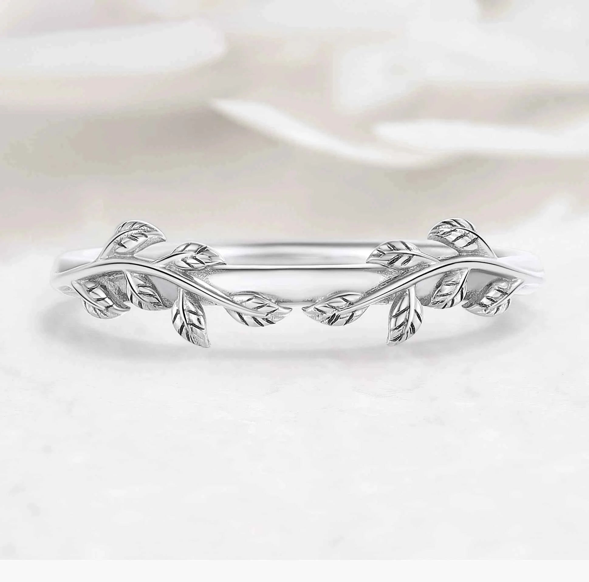 Nature-Inspired Leaf Straight Wedding Band